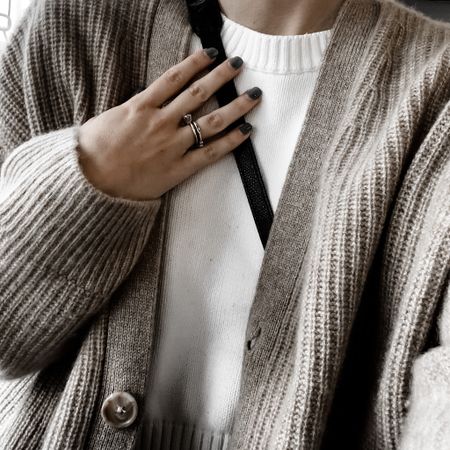 There is something so cozy about layering sweaters and this oversized cashmere cardigan makes layering so easy! 



#LTKworkwear #LTKHoliday #LTKSeasonal