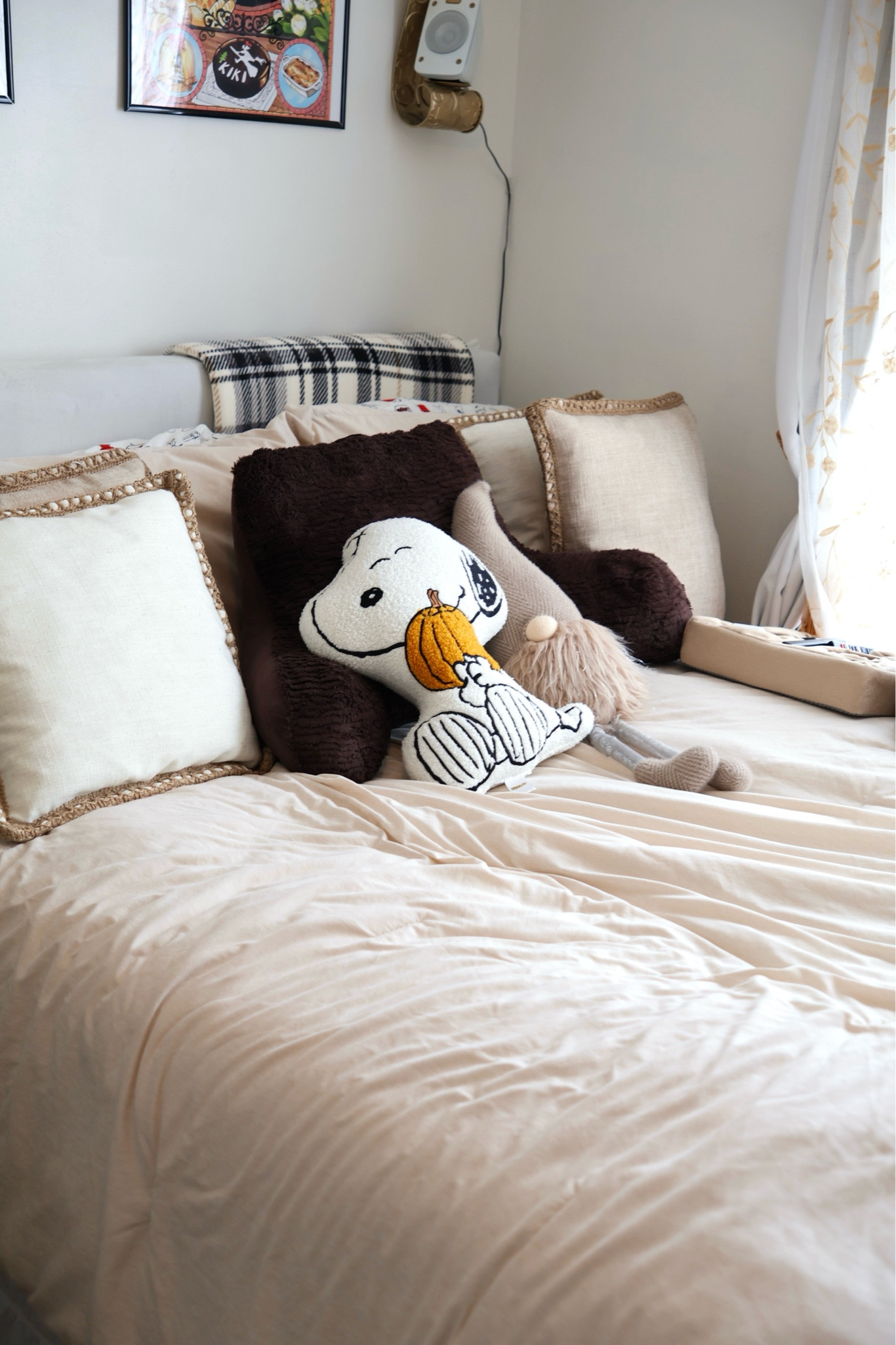 Simple fall bedding #cozybed #snoopy #fallbedding 

#LTKSeasonal #LTKGiftGuide