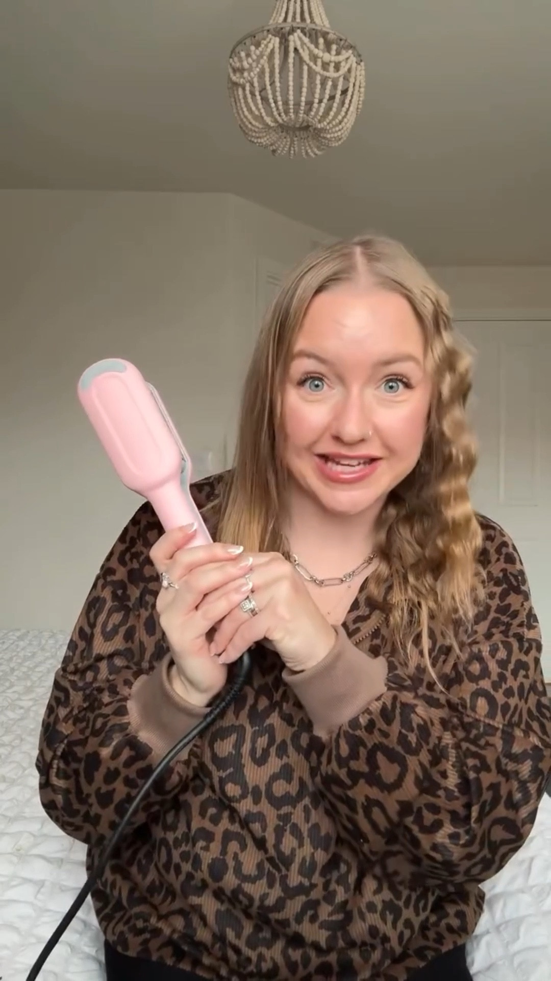 These waves took 7 mins to do and lasted 3 days! 🧜‍♀️

I will link over on LTK and my stories/highlights ✨

#waveshair #mermaidwaves #hairwaves #wavyhair #wavyhairstyle #tymo #hairtool #hairtools