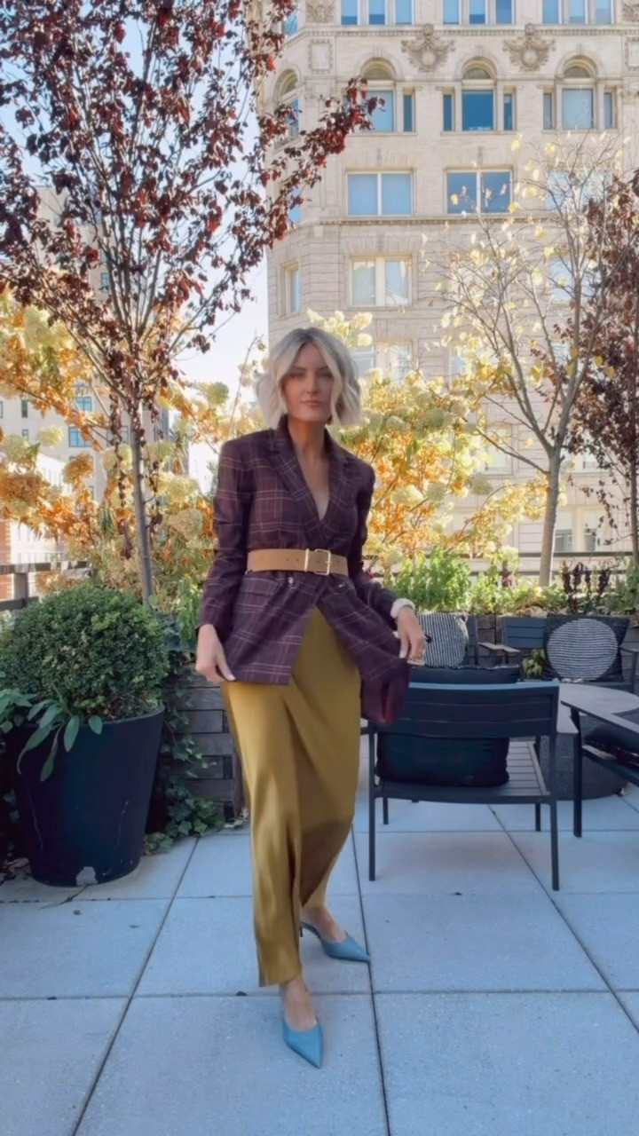 This burgundy blazer is so chic with this satin skirt! This is such an elevated look that you could wear for work! Wearing XS in blazer & S in skirt!

Loverly Grey, Quince, burgundy blazer, blazer, fall outfit, new york 

 #LTKSeasonal
