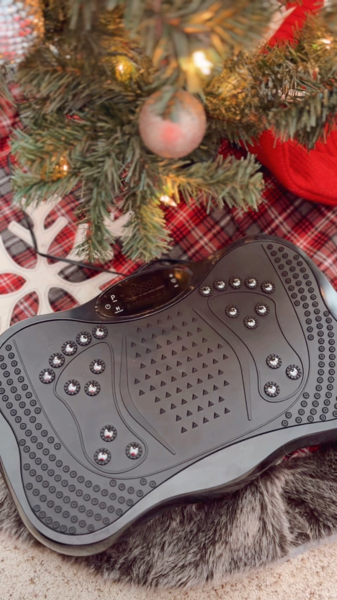 Vibration Plate Exercise machine perfect to kick off the new year and focus on your health journey! Plus it’s on sale right now for $75 🏋️‍♀️✨👏🏻

#LTKfitnessgoals #LTKSaleAlert #LTKselfcare