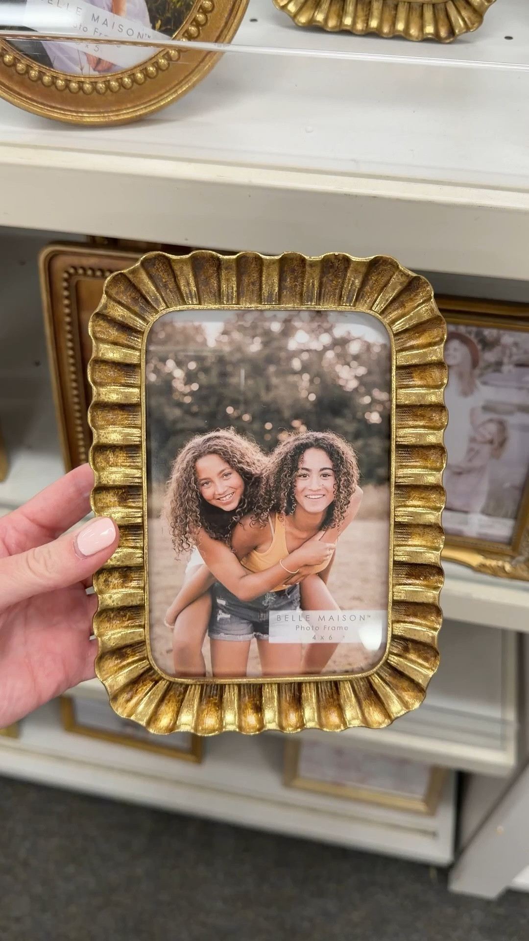 Prettiest $8 antique gold picture frame! Love the ruffled look to it! @kohls