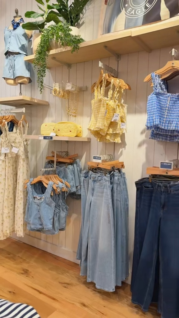 @American Eagle Outfitters 

#LTKSeasonal #LTKgrwm #LTKootd