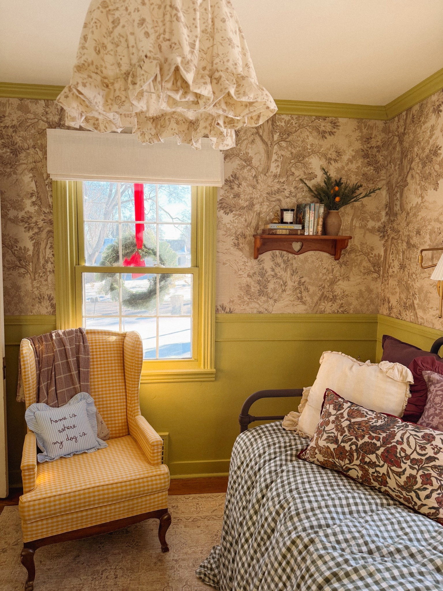Guest bedroom 💖
.
#guestroom #officecombo #cottagecore #whimsical 

#LTKHome
