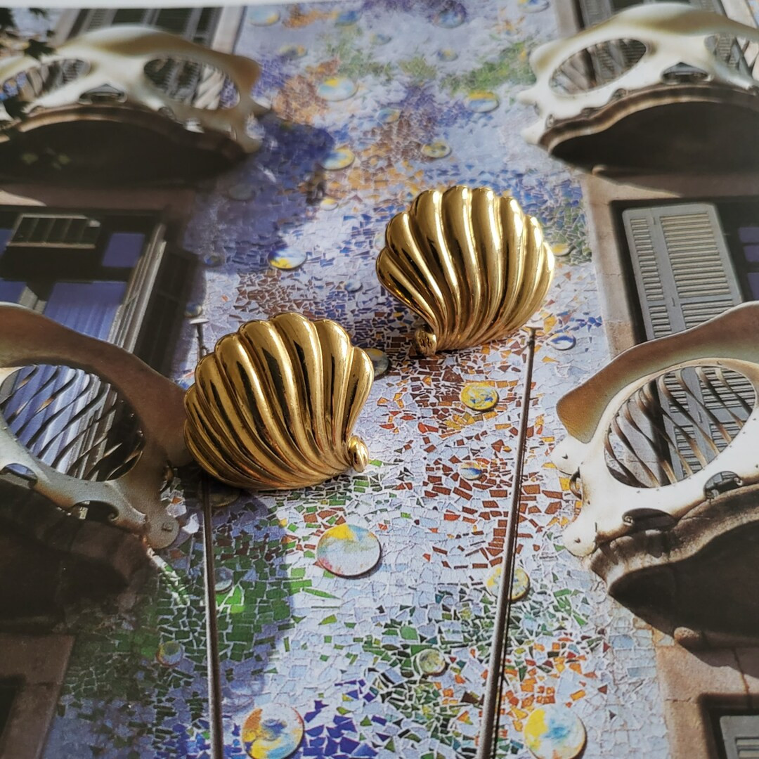 Studs Bergdorf Goodman Gold Shell Stud Earrings - Etsy | Etsy (US)