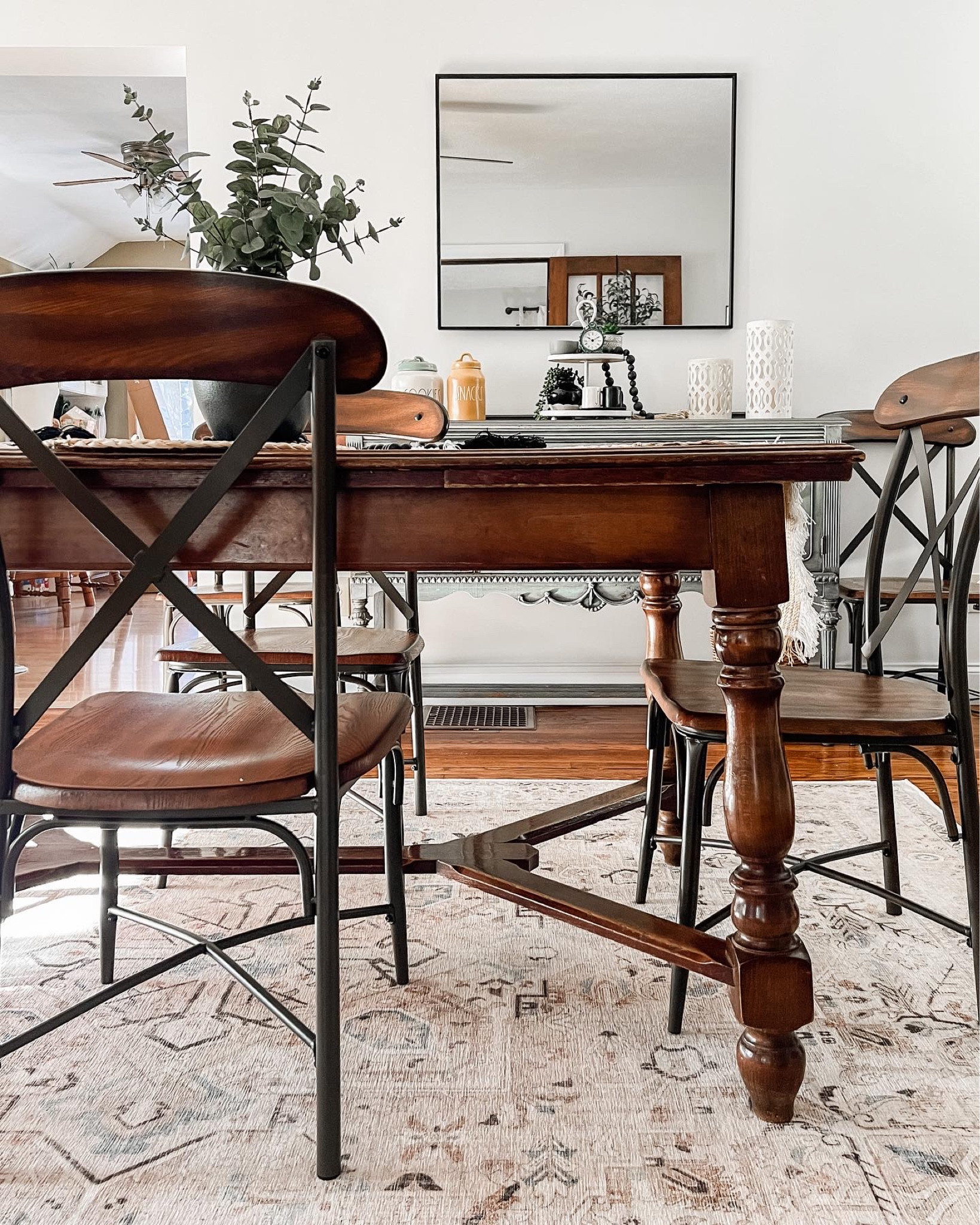 Vintage dining room with some flair #decorbymorr #diningroom

#LTKhome