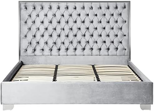 Meridian Furniture Lexi Collection Modern | Contemporary Velvet Upholstered Bed with Deep Tufting, P | Amazon (US)