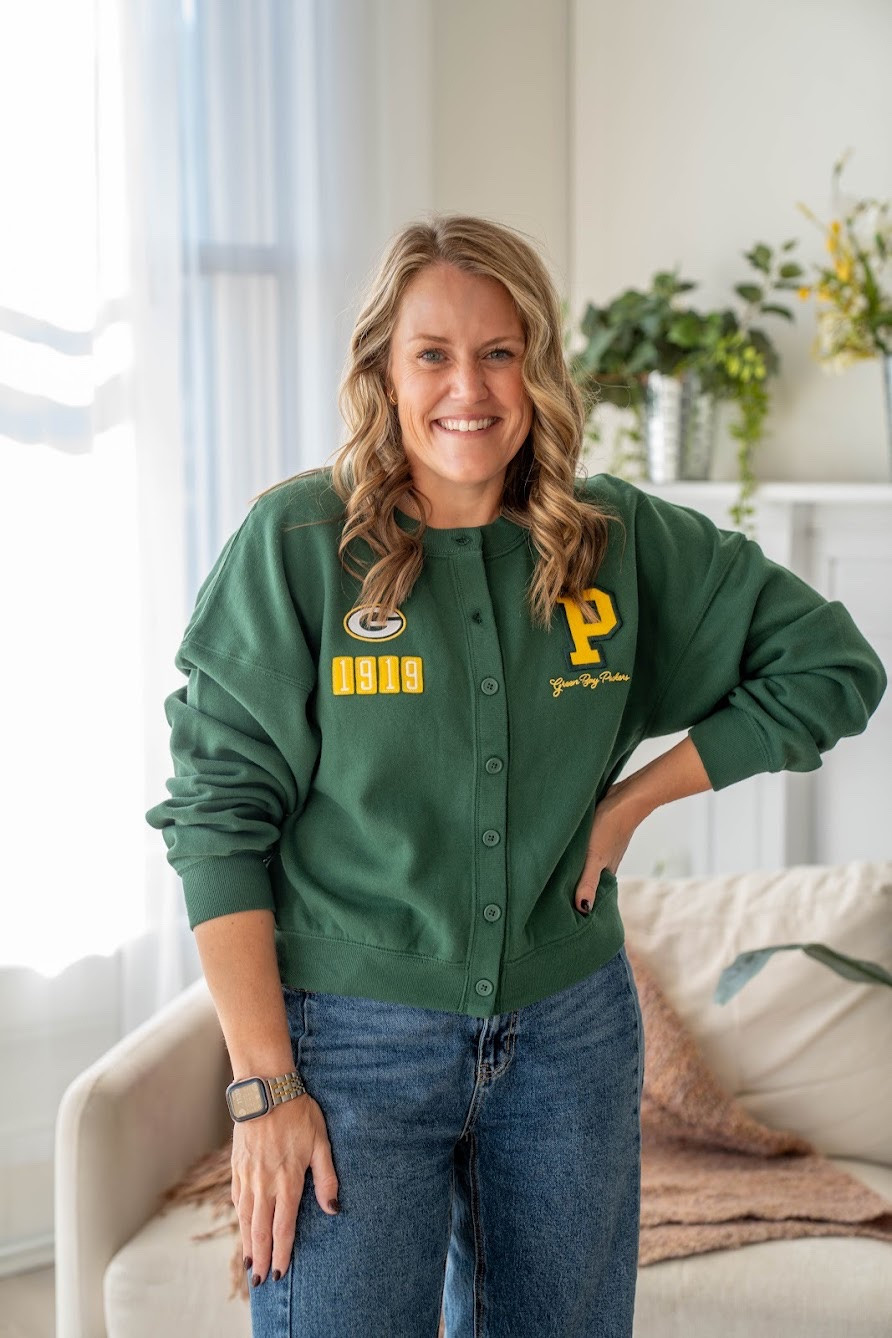 Game day outfit ideas! 🏈

Green Bay Packers  football season  football game  sweatshirt  jeans  casual outfit