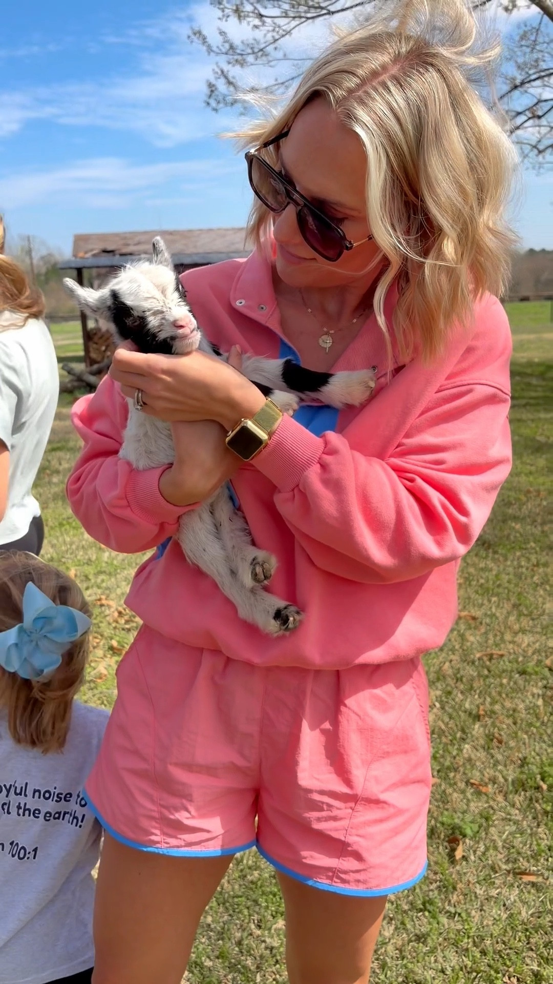 Sunny days just make everything better ☀️
Easy, comfy, and one of those sets I keep reaching for on repeat.

#LTKAmazon #Athleisure #SpringStyle #ComfyCasual #EverydayCasual #HOCSpring #LookForLess

#LTKOver40 #LTKootd #LTKSeasonal