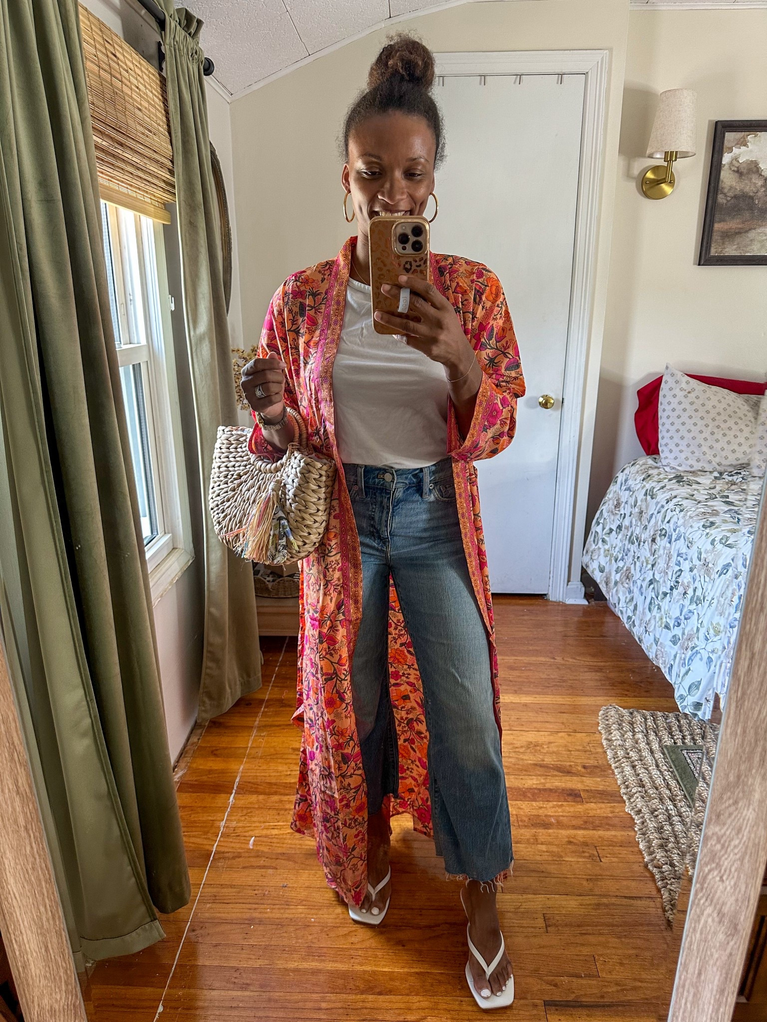 Kimono under $20.  One size fits all.

Can also be worn as a cover up or dresss

#LTKSummerEdit