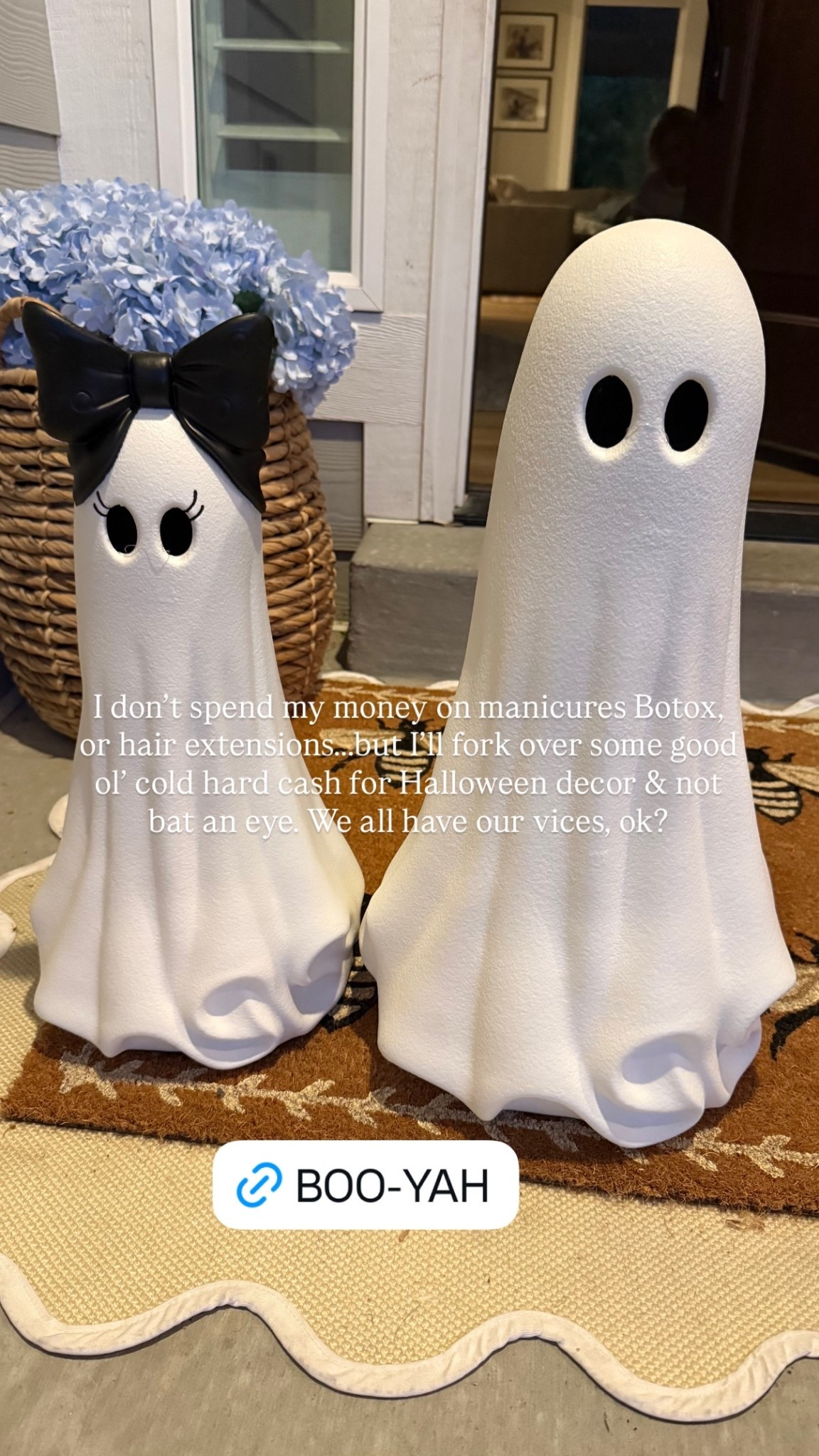 I don’t spend my money on manicures Botox, or hair extensions…..but I’ll fork over some good ol’ cold hard cash for Halloween decor & not bat an eye. We all have our vices, ok?