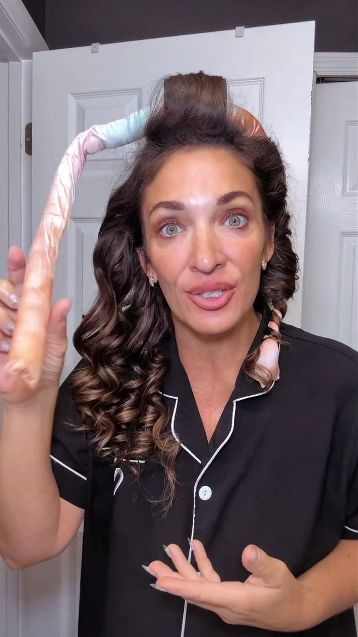 Heatless curls for busy women is game changing ✨

#LTKgrwm #LTKselfcare #LTKOver40