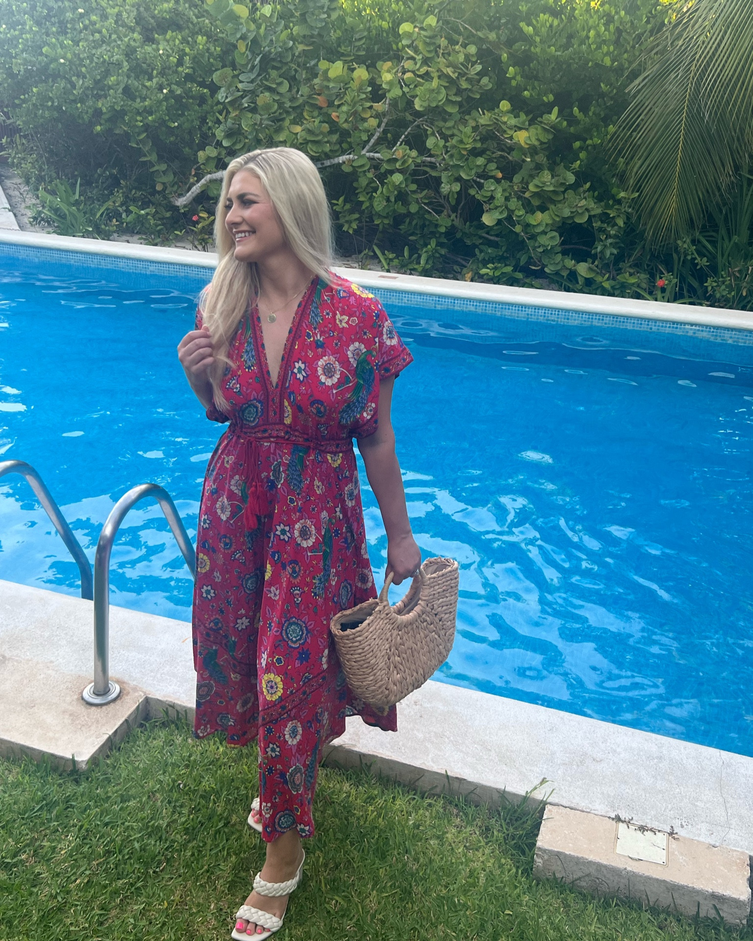 This dress was perfect for my honeymoon in Mexico. I paired it with some braided white heels and a woven handbag. 


Size M 

#LTKfit #LTKtravel #LTKSeasonal