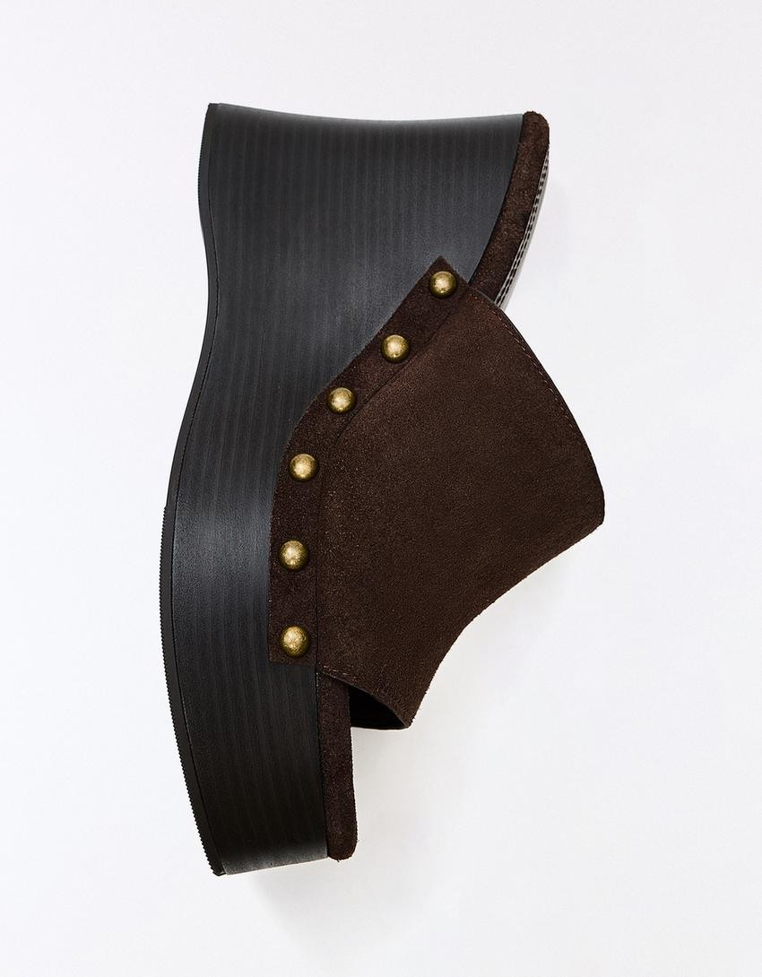 Leather wedge with stud detail - Women | Bershka UK