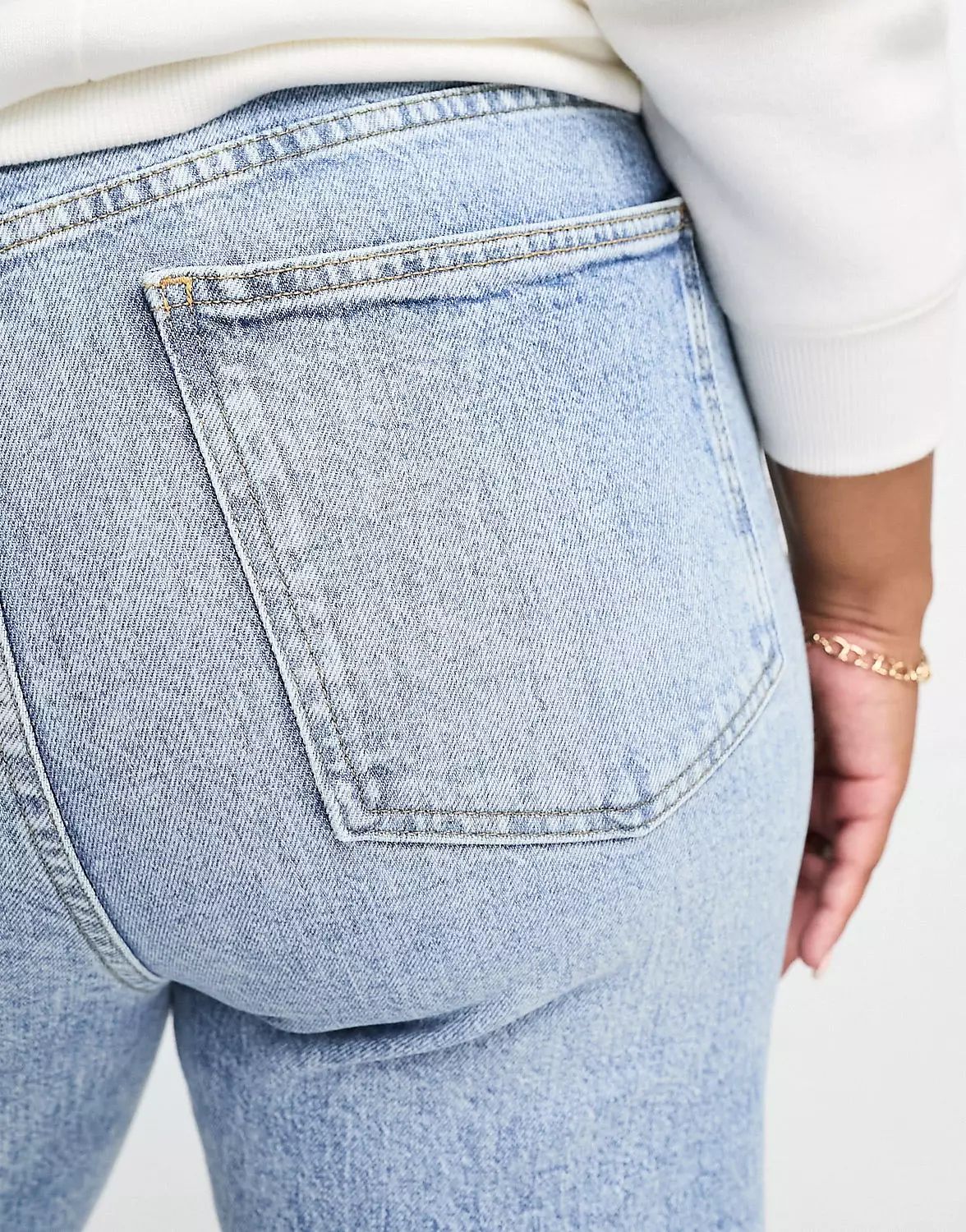 ASOS DESIGN Curve cropped easy straight jeans in light blue | ASOS | ASOS (Global)