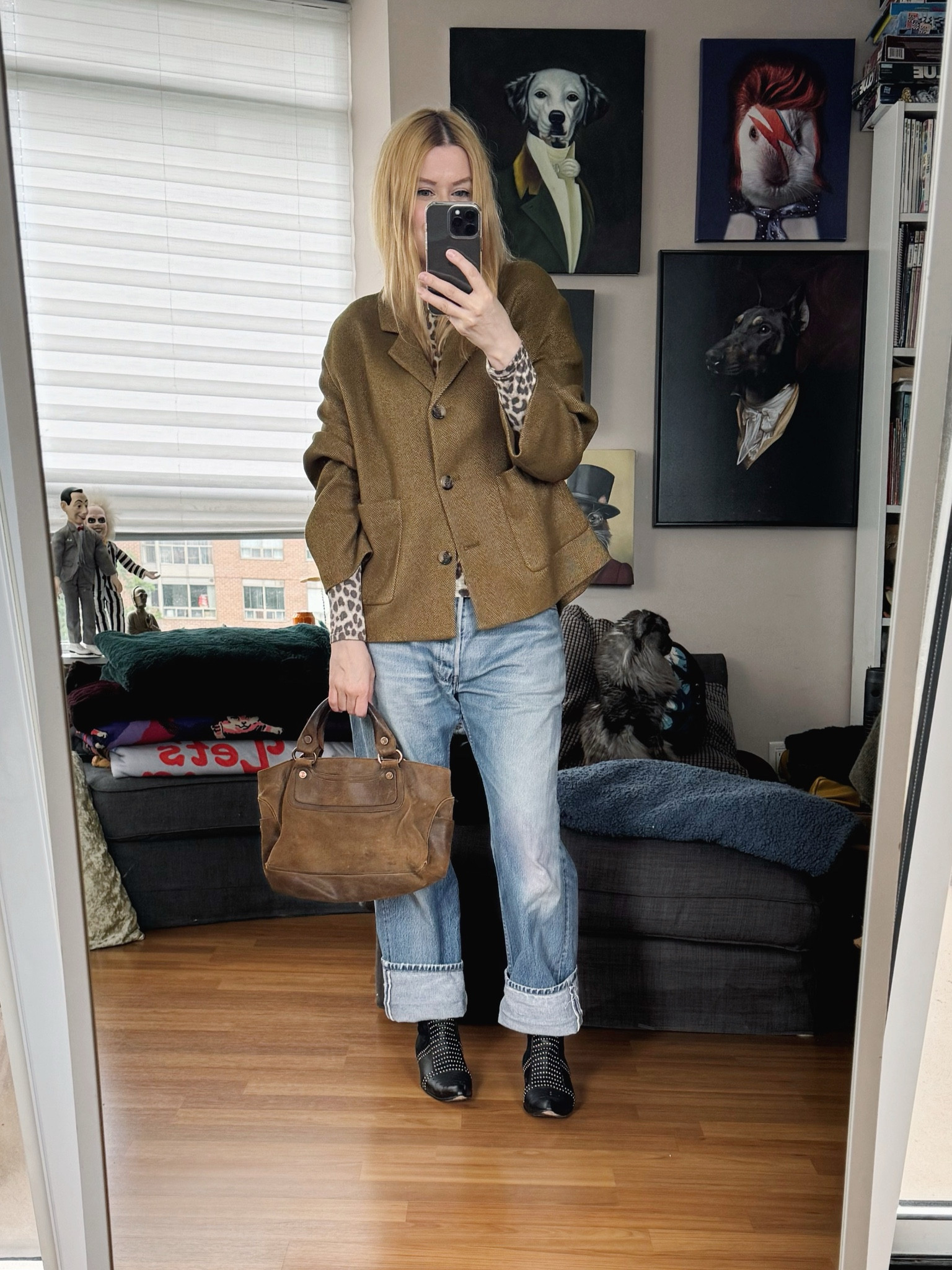 It’s cold today and I am in my element. 
Jeans, bag, boots are secondhand/vintage. 

 •
#falllook #vintageceline  #torontostylist #StyleOver40  #secondhandFind #fashionstylist #slowfashion #FashionOver40  #MumStyle #genX #genXStyle #shopSecondhand #genXInfluencer #genXblogger #secondhandDesigner

#LTKItBag #LTKStyleTip #LTKOver40