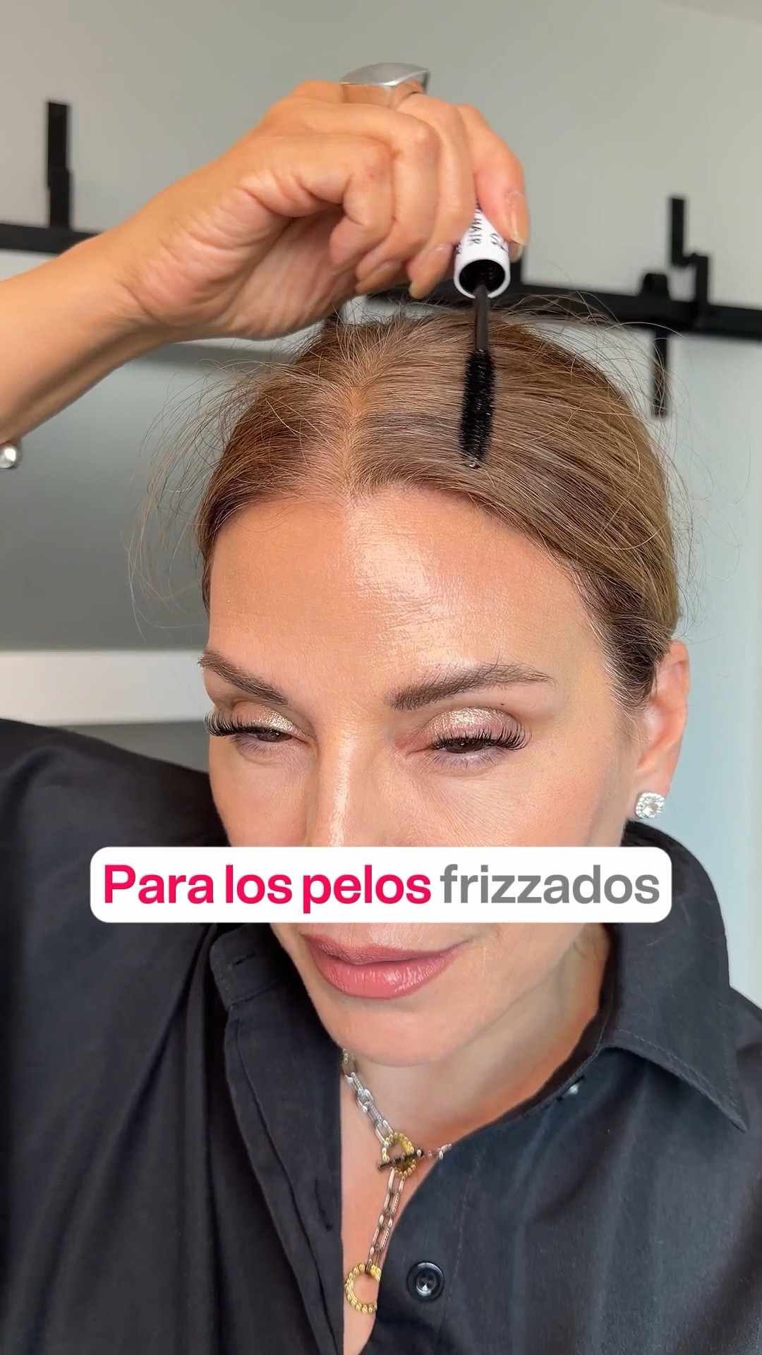Para los pelos frizzados 

#LTKBeauty #LTKOver40