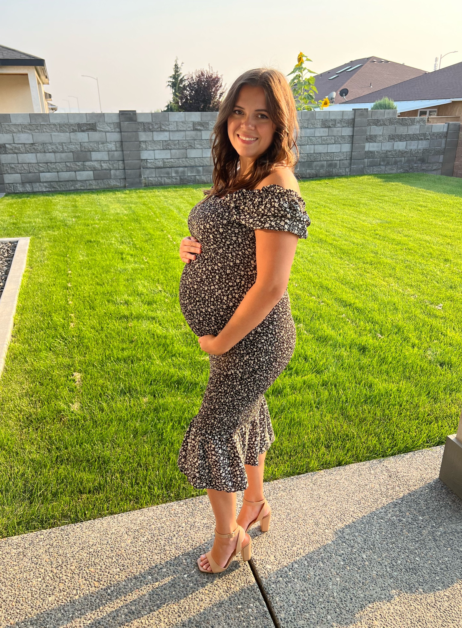 Perfect wedding guest dress! So comfortable and stretchy. Not a maternity dress but can wear as one! 


#weddingguestdress #dress #amazonfinds #amazondress #floraldress #midibodycondress #mididress #bodycondress #mermaiddress 

#LTKunder50 #LTKsalealert #LTKbump