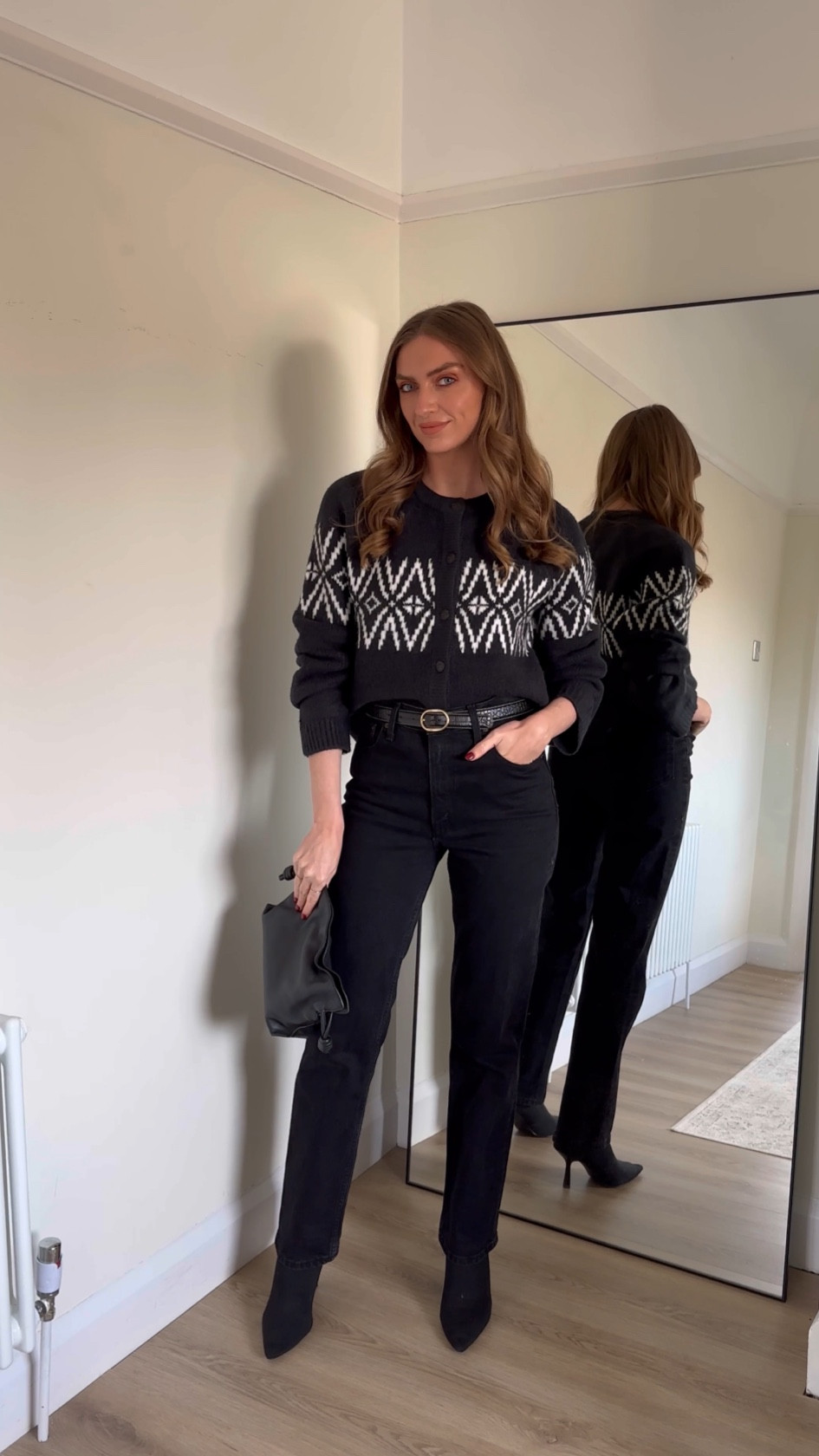 
Ad. 25% off Abercrombie & Fitch and an extra 15% off on top using my code: AFEMILY

Wearing a large in the cardigan and a 26 reg in the black straight leg jeans 




#LTKCyberWeek