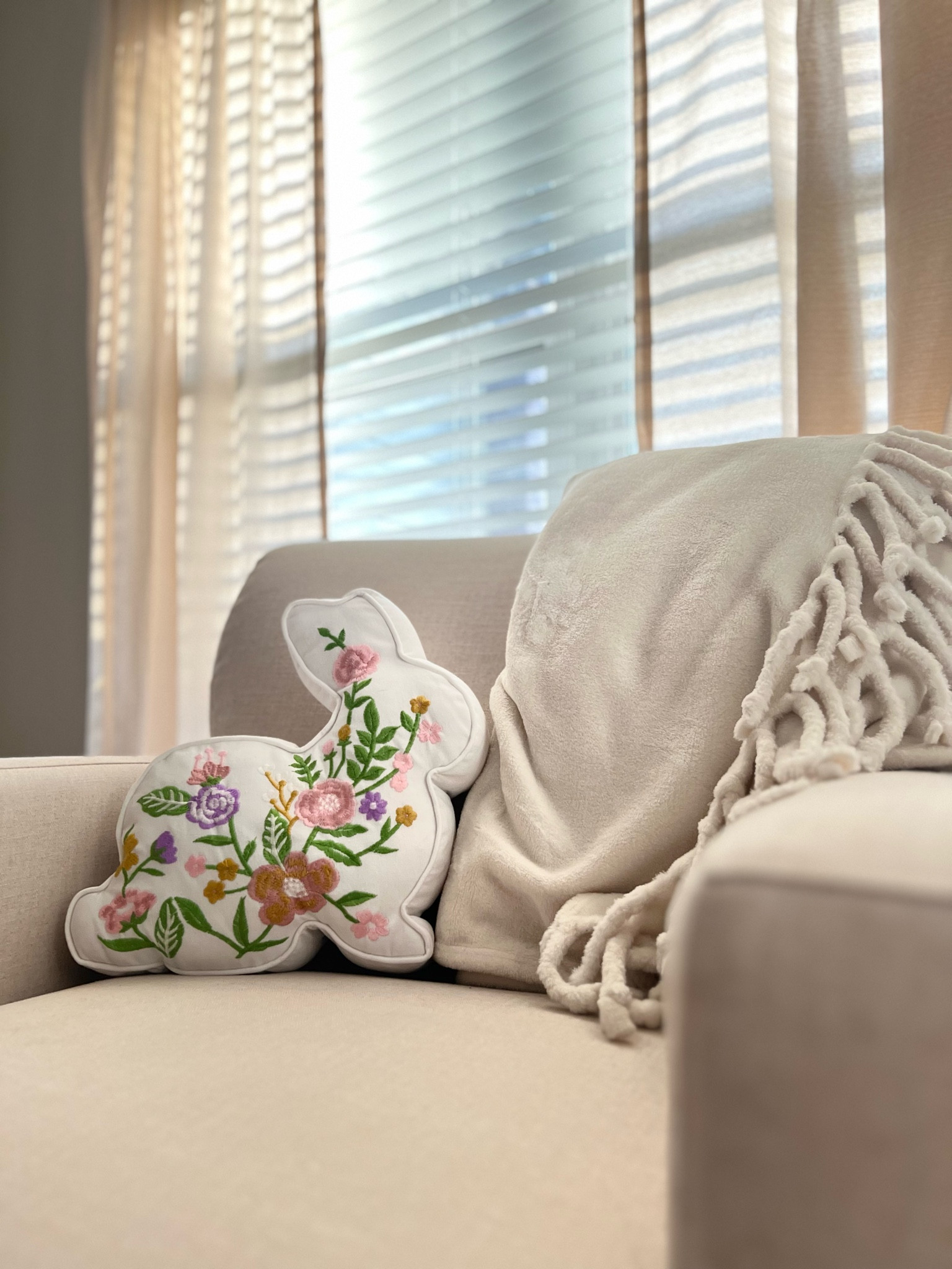 Spring Easter bunny 🐰 pillow from Walmart 💐

#LTKfindsunder50 #LTKstyletip #LTKhome