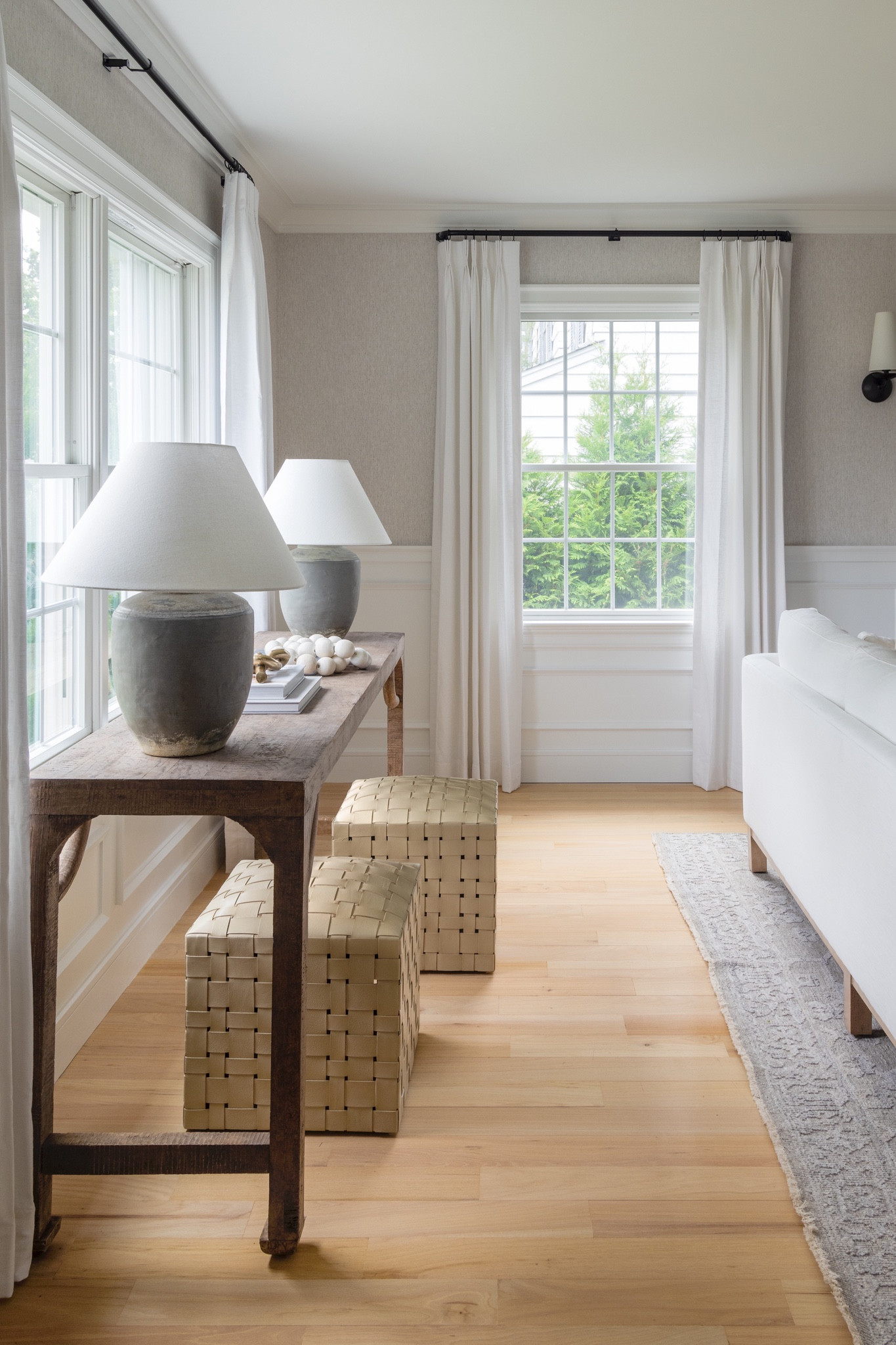 Easy console styling 🩶

#LTKunder100 #LTKhome #LTKSeasonal