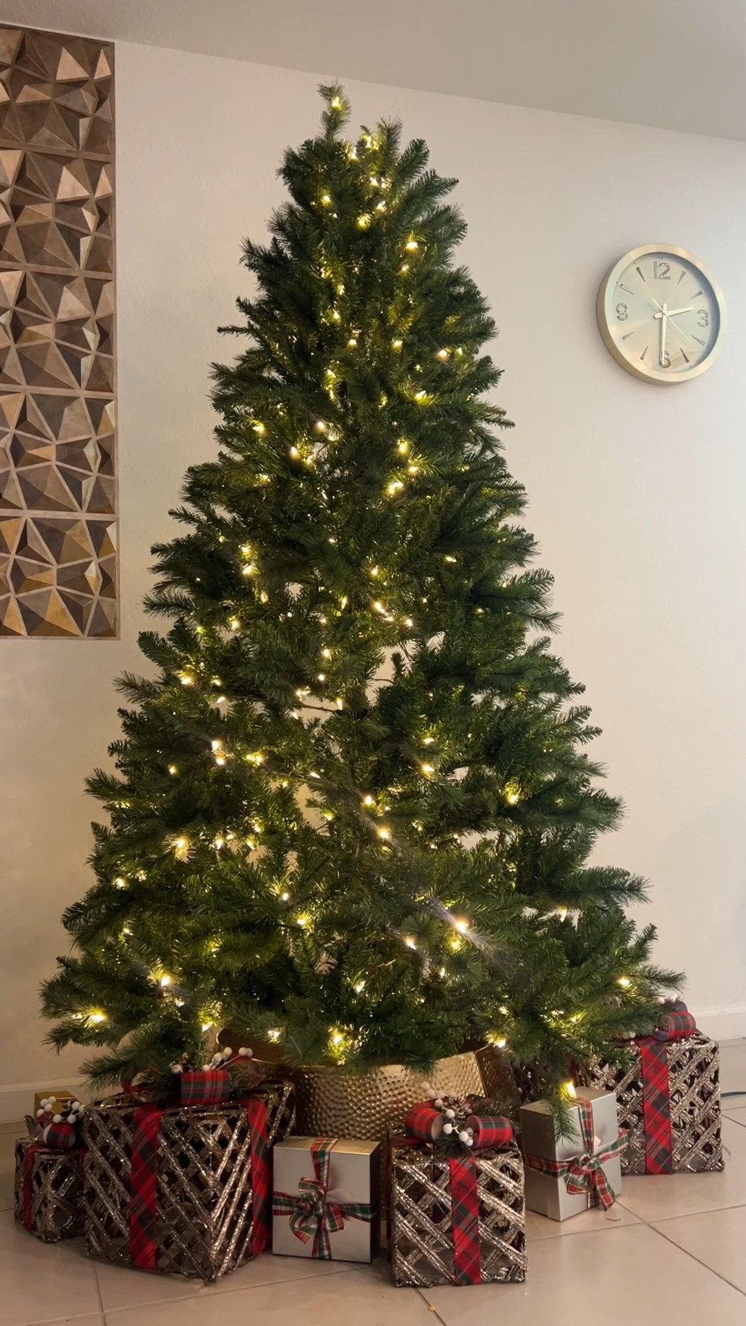 🎄My pre-lit Christmas tree is up! Check out the shopping links for the tree, tree collar, pre-lit glitter prop boxes, and gift boxes 🎁 

#LTKHoliday #LTKSeasonal #LTKHome