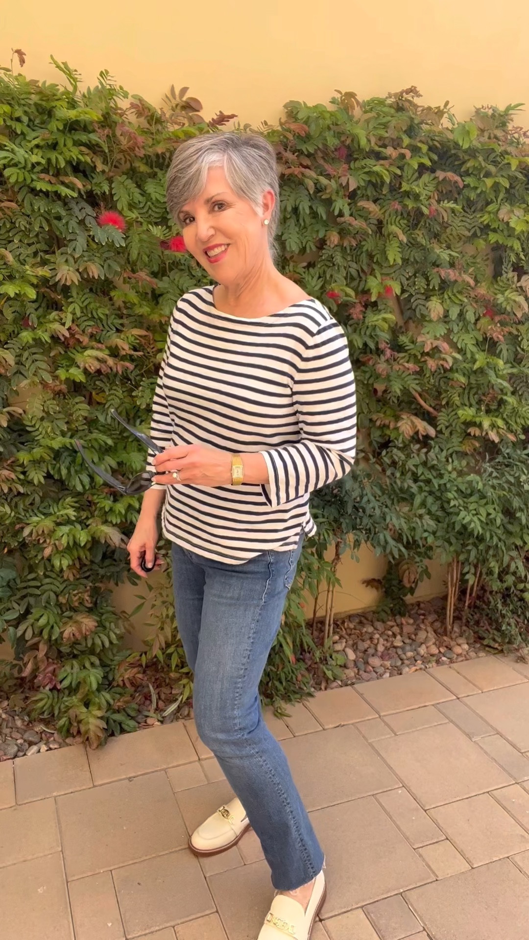 #ltkcasuallook
#ltkitbag
great j crew tee (6)/ mother dazzler jeans (29)/Sam Edelman loafers (8)/ j McLaughlin bag/ Oakley sunglasses/Loft plaid jacket (S)

#LTKunder50 #LTKshoecrush #LTKSeasonal