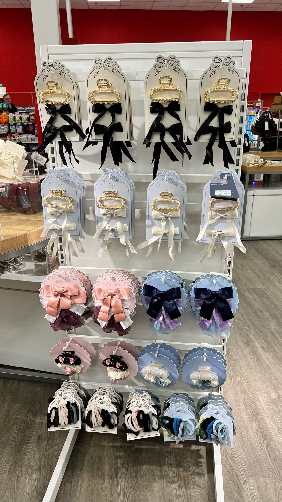 Hair accessories gift sets 
Clips, bows and hair ties 

#LTKGiftGuide #LTKStyleTip #LTKHoliday