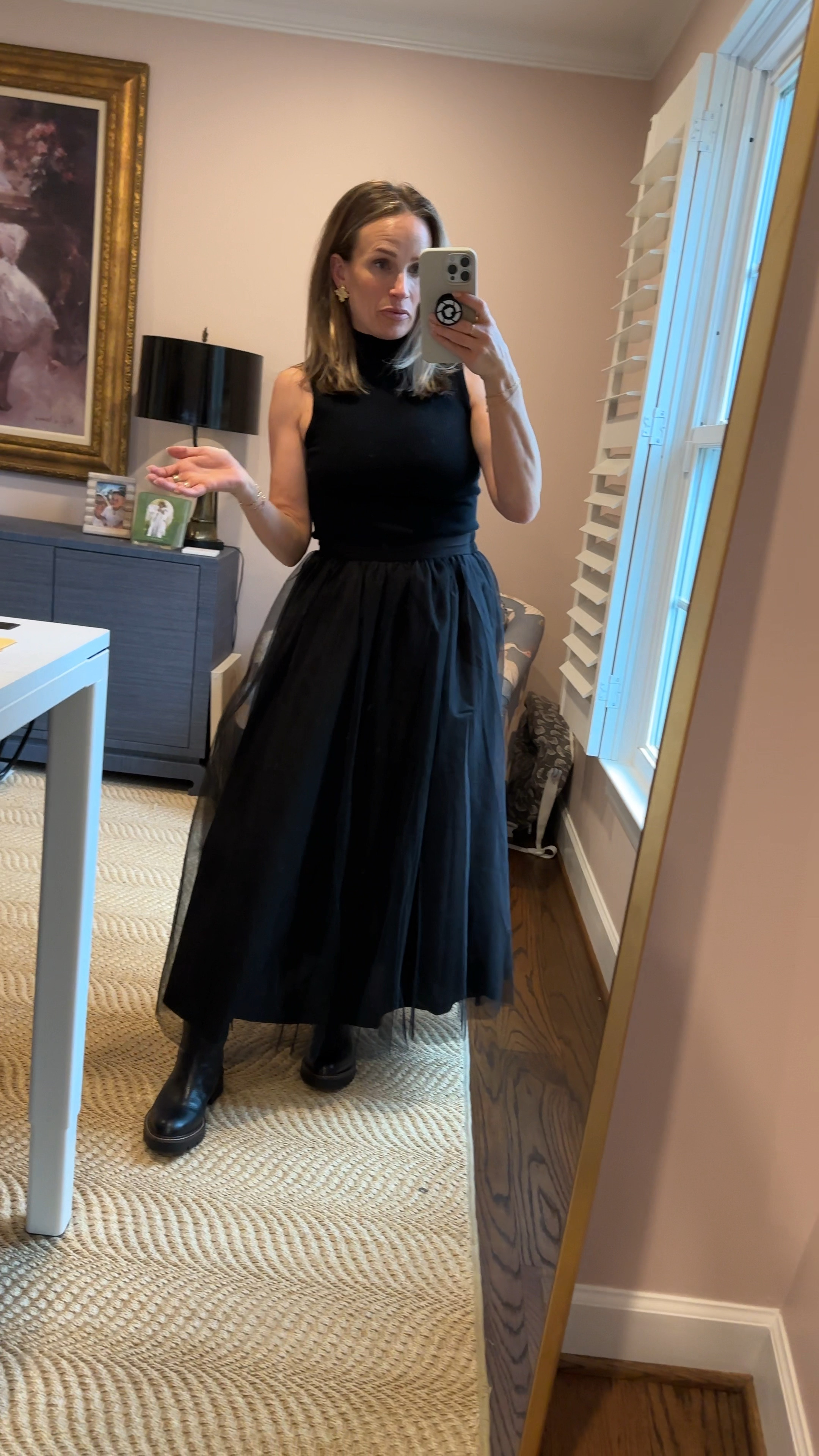 How to style Chelsea boots with a skirt 

#LTKShoeCrush #LTKHoliday #LTKStyleTip