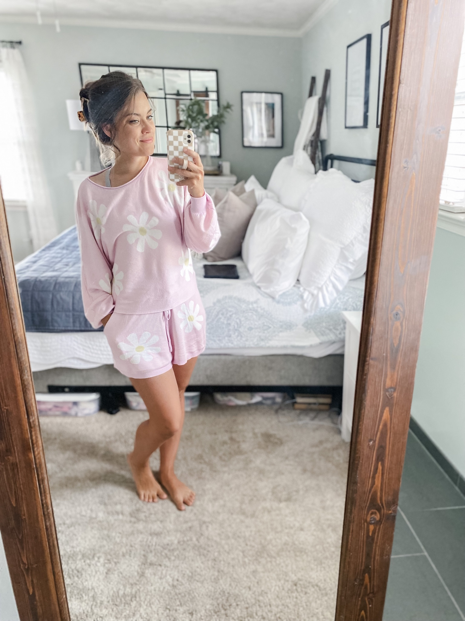 Daisy loungewear set from Amazon that has me 😍😍! 

Lightweight, thin material. Drawstring shorts and sleeve cuffs that I LOVE. Plus, the cutest pattern and POCKETS! 👏🏼

I’m wearing size M. Comes in several colors! 👏🏼

#LTKstyletip #LTKFind #LTKunder50