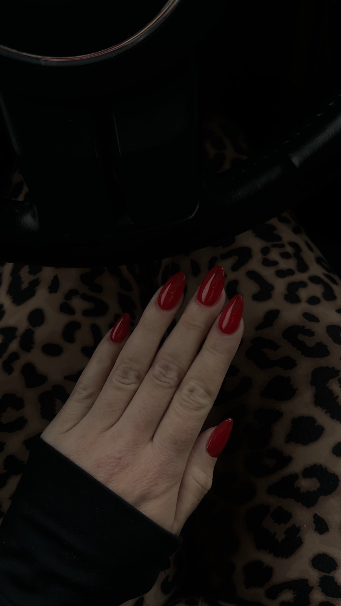 Favorite press on nails almond shaped red ￼