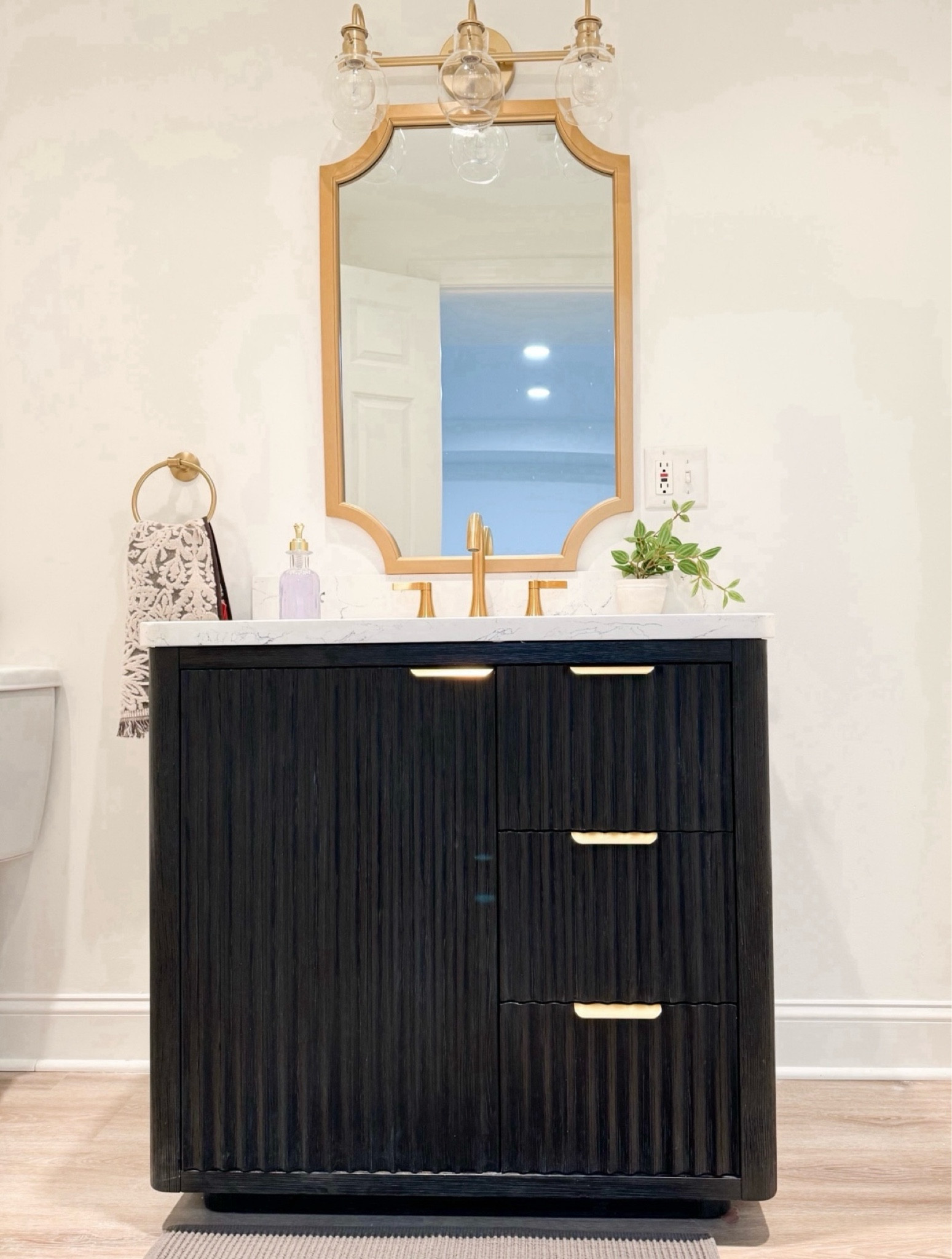 Dark bathroom vanity, hold mirror, hold light fixture, bathroom hardware 



#LTKHome