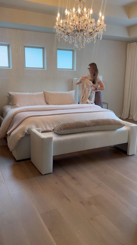 Bedroom reset

Linen bedding. Neutral style. Neutral decor. Modern organic. Veradek. Arhaus. White bed. Boucle  

#LTKstyletip #LTKVideo #LTKhome