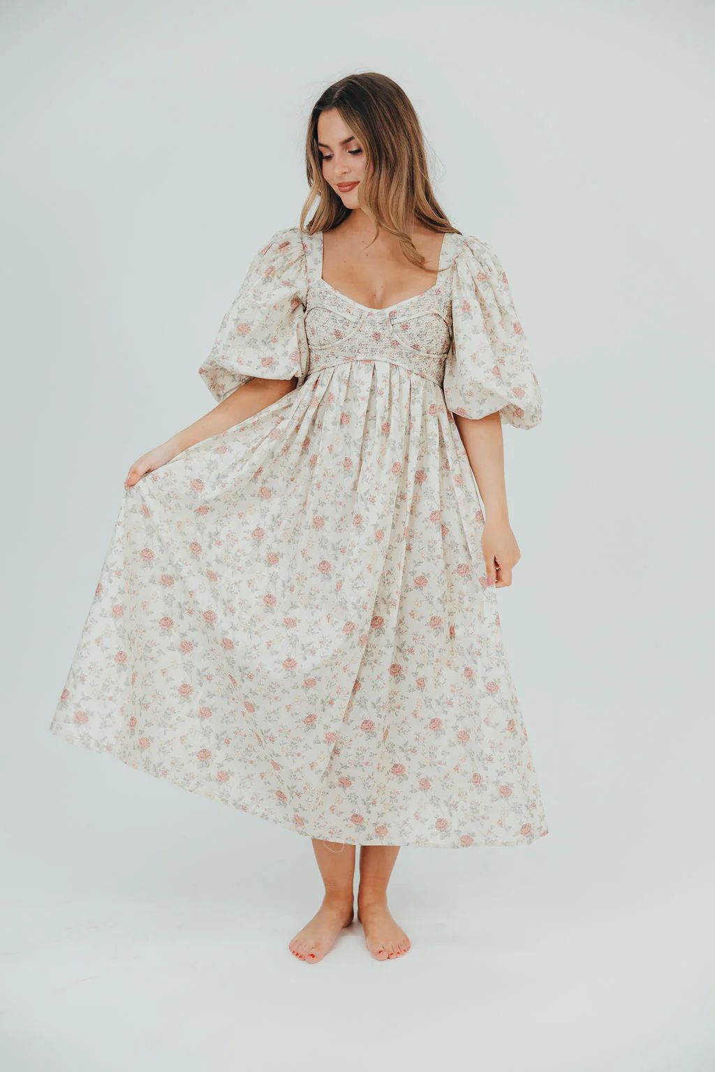 Harlow Maxi Dress in Off-White Floral - Bump Friendly & Inclusive Sizi | Worth Collective