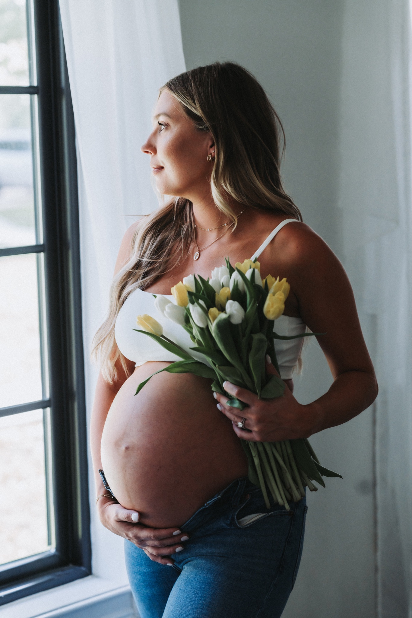 Maternity photoshoot outfit
White sports bra in size large - tts
Jeans tts - size 26
Necklace - use code CHEYENNE15

#LTKfamily #LTKstyletip #LTKbump