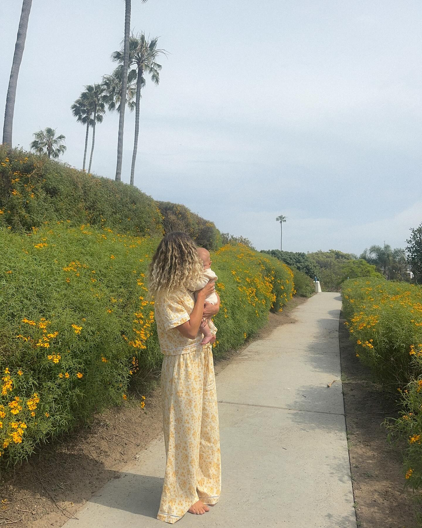 motherhood in full bloom 🌼🌞☁️