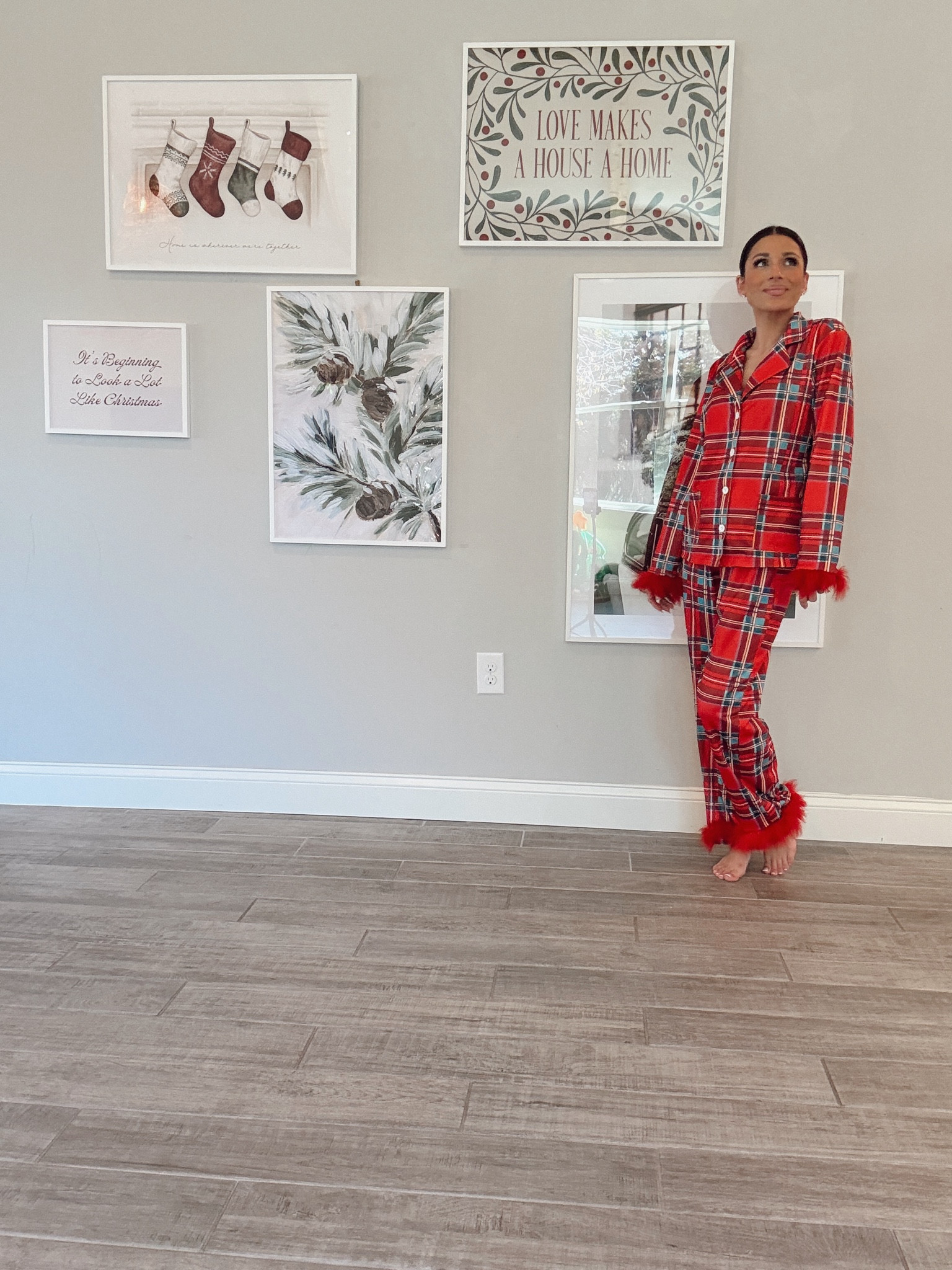 It’s timeee! 🎅🏻🎄✨ Sprinkling Christmas touches throughout the house with @desenio 

Make any space feel cozy and inviting. Save 45% off Prints with KASSANDRA45 (until 12am EST 12/10/24)

#ad #desenio #blackfridaysale #blackfriday #posterstore 

#LTKHoliday #LTKCyberWeek #LTKHome