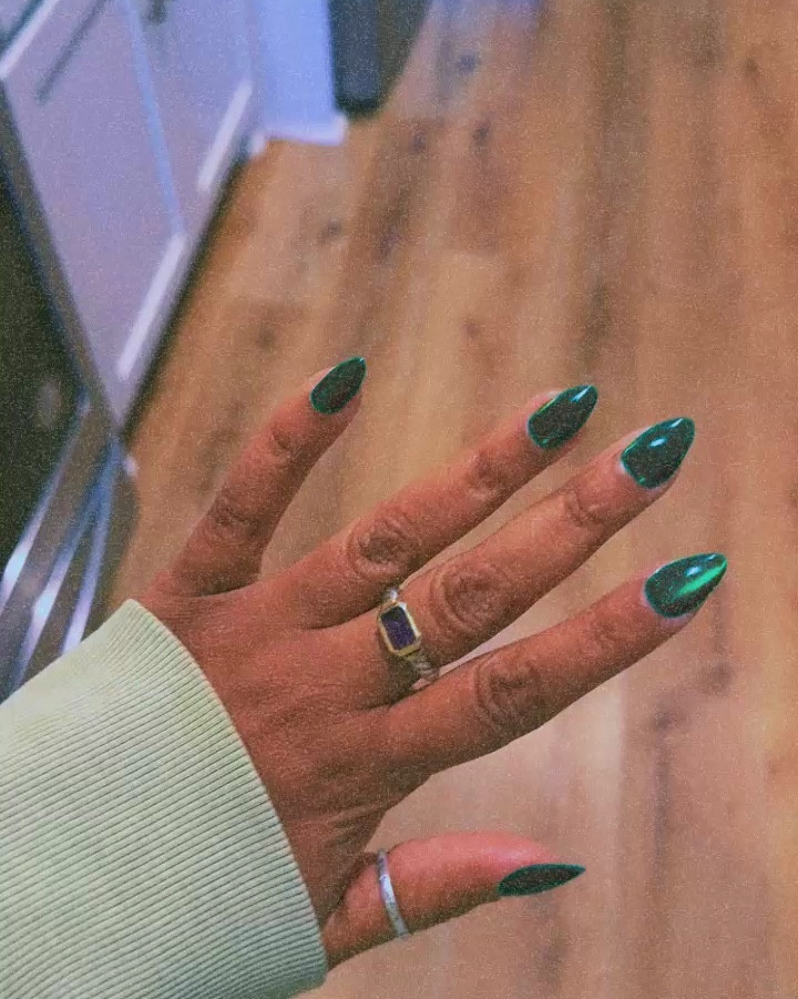I LOVE ME SOME PRESS ONSSSSS! Chillhouse Press On Nails are by far some of the best I’ve tried. Mine last for at least two weeks. They’re the perfect stocking stuffer. Can be found at Target. Make sure you check out their website for all of the holidays designs 🤍✨🎄#pressonnails #pressons #christmas

#LTKHoliday #LTKFindsUnder50 #LTKGiftGuide