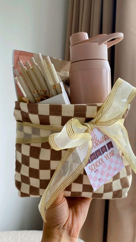 TEACHER APPRECIATION WEEK GIFT IDEA
teacher gifts, gift guide, teachers gift ideas, water bottle, checkered board bag, cosmetic bag, aesthetic pencils,
#founditonamazon #amazonfind #teachergiftideas

#LTKGiftGuide #LTKfindsunder50