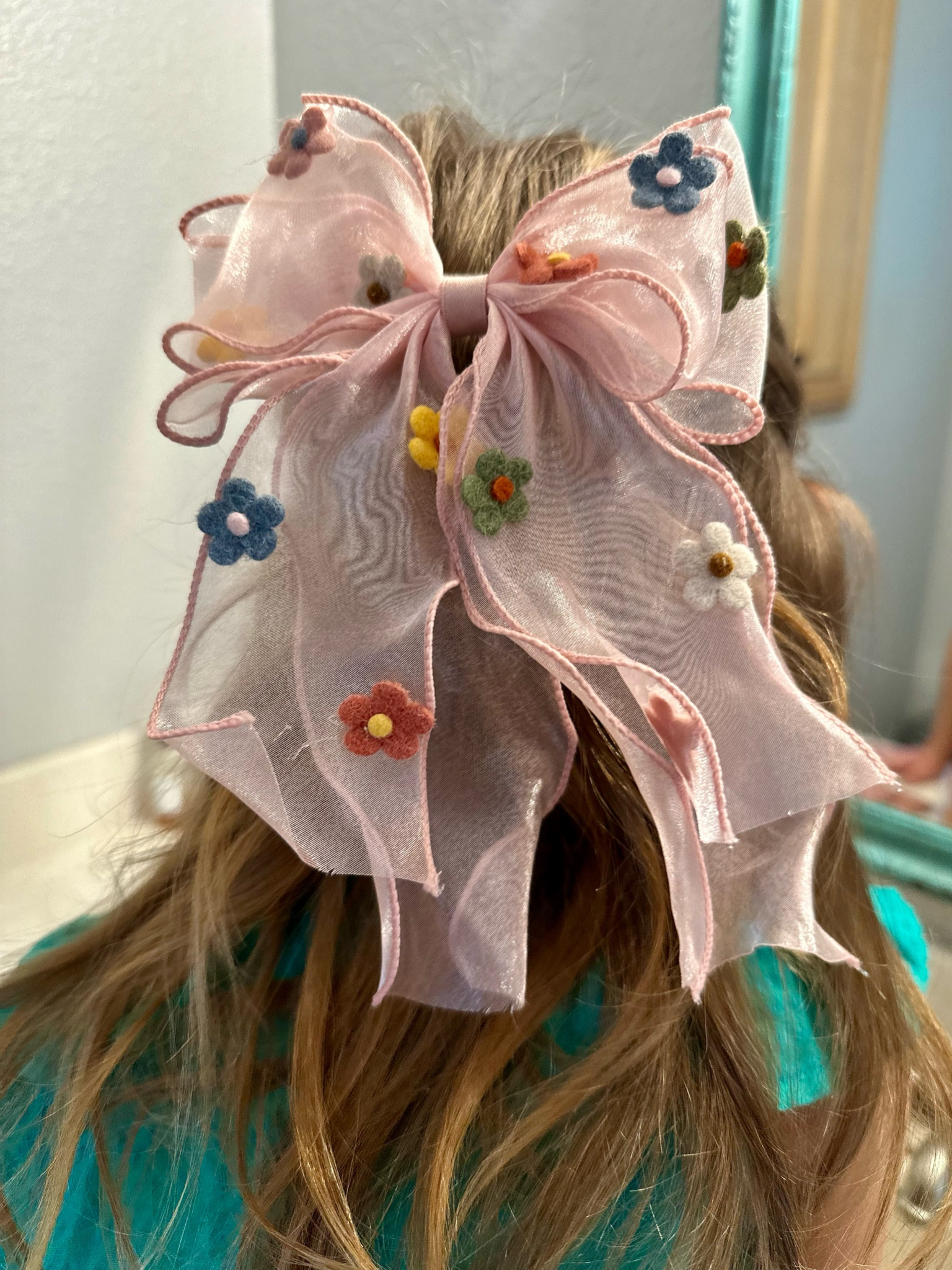 The cutest little girls hair bow! 🌸 My girl asks me to put this in her hair every.single.day! 🥰
#target