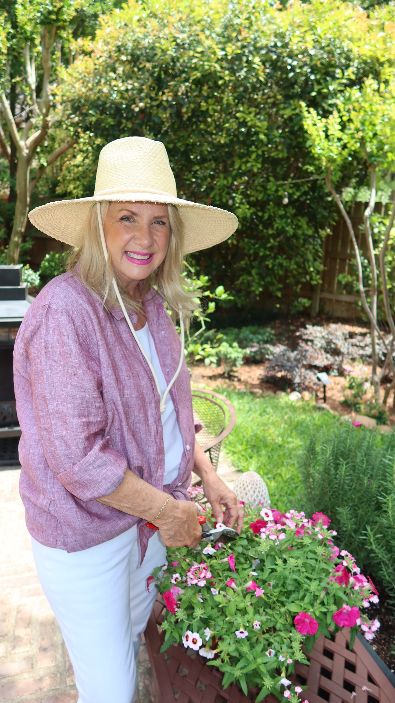 Want to know my secret for relaxed everyday style?
Layers of comfortable pieces.
@ColdwaterCreek has stylish choices that keep you feeling pulled together all year round. I keep coming back to this brand for affordable, quality pieces that will last for way more than one season!
And that my friends is a very good thing
#ad #ColdWaterCreek #coldwatercreekpartner #ColdWaterCreekStyle #reallifwstyle #summerlooks #casualstyle #effortlesslychic




#LTKStyleTip #LTKSeasonal #LTKMidsize