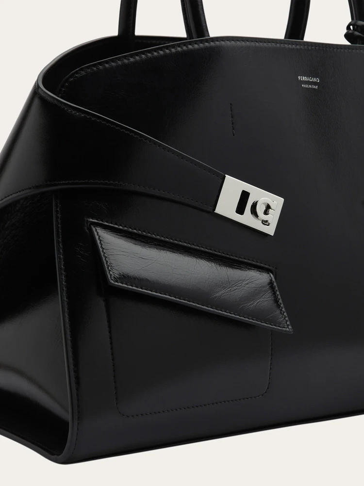 Hug handbag with zip (L) | Ferragamo