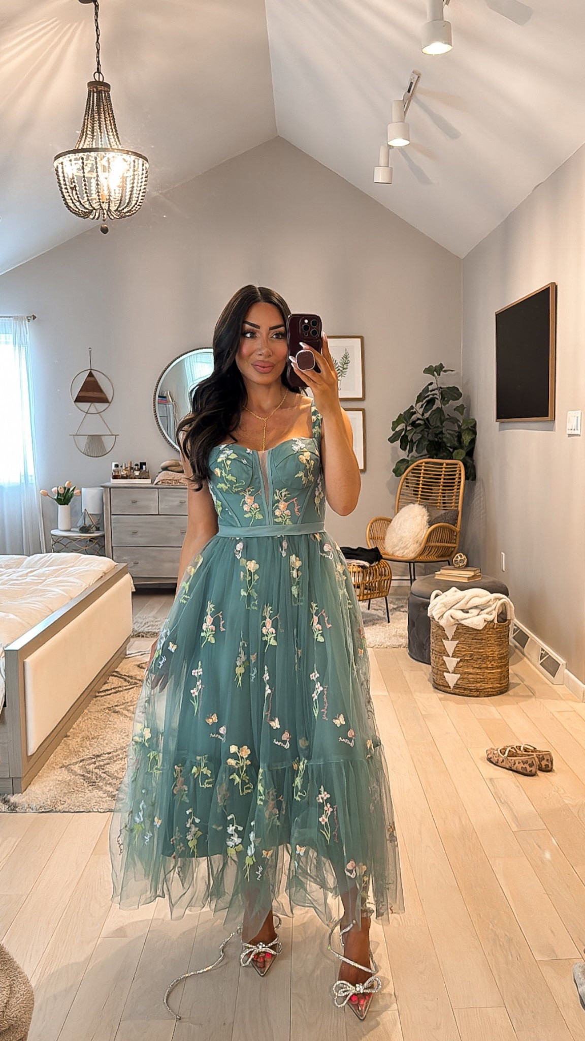 Insanely beautiful floral tulle dress for Mother’s Day photos 💐💚 
Would also be perfect for spring or summer photos, bridal shower or wedding guest dress! 

#LTKShoeCrush #LTKWedding #LTKFindsUnder100