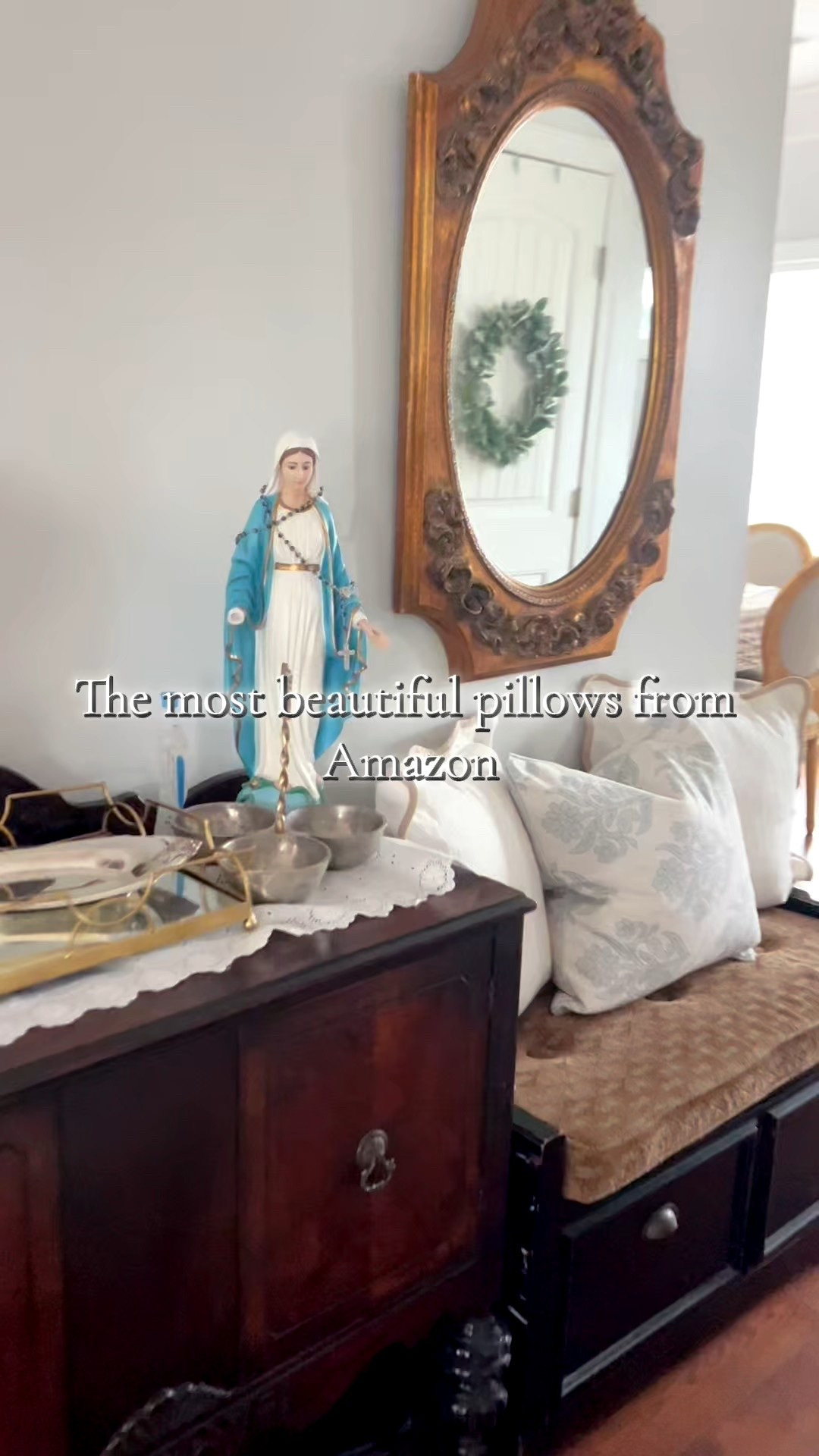 Throw pillows, nancy meyers, southern charm 