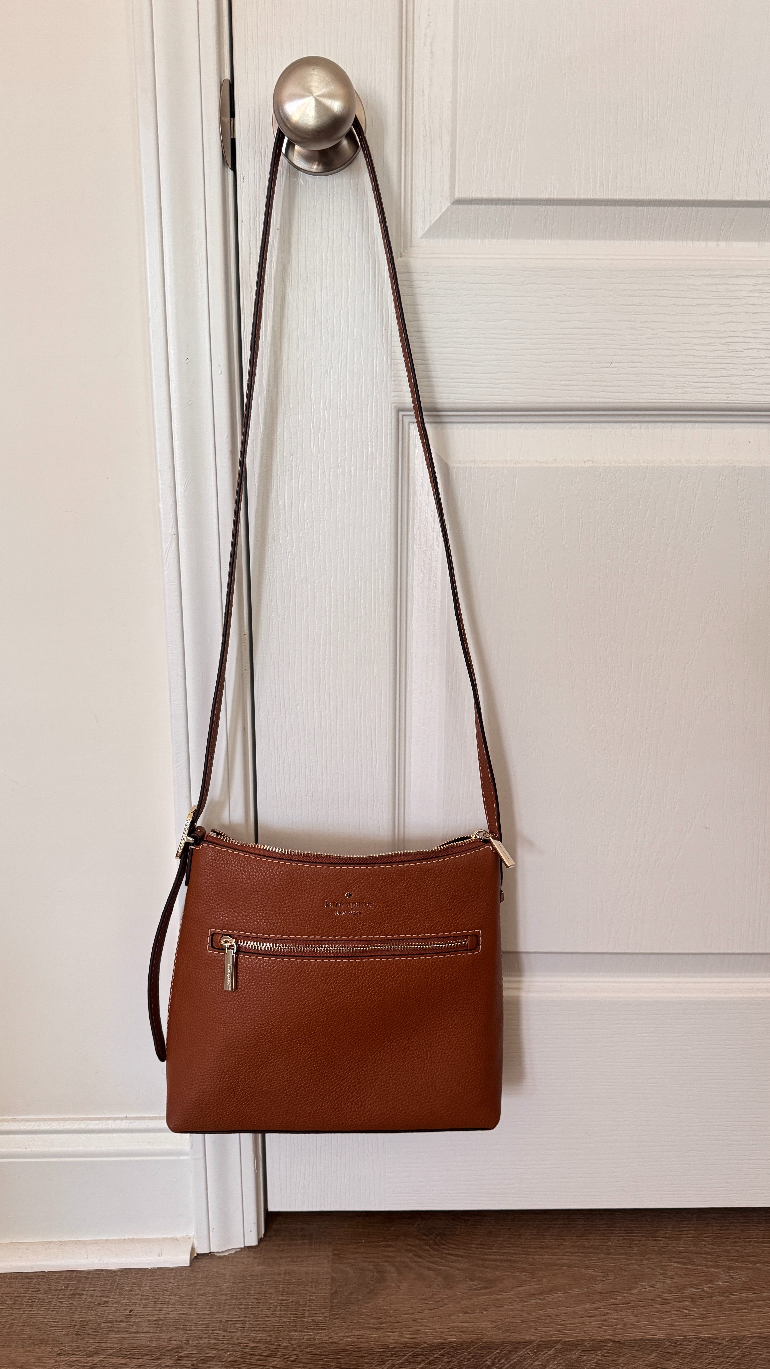 The perfect everyday crossbody bag from @katespade. It holds more than it looks like it would. I can carry my wallet, small cosmetic bag, keys, sunglasses, phone, small water bottle and other small random items. 

 #LTKootd #LTKOver40