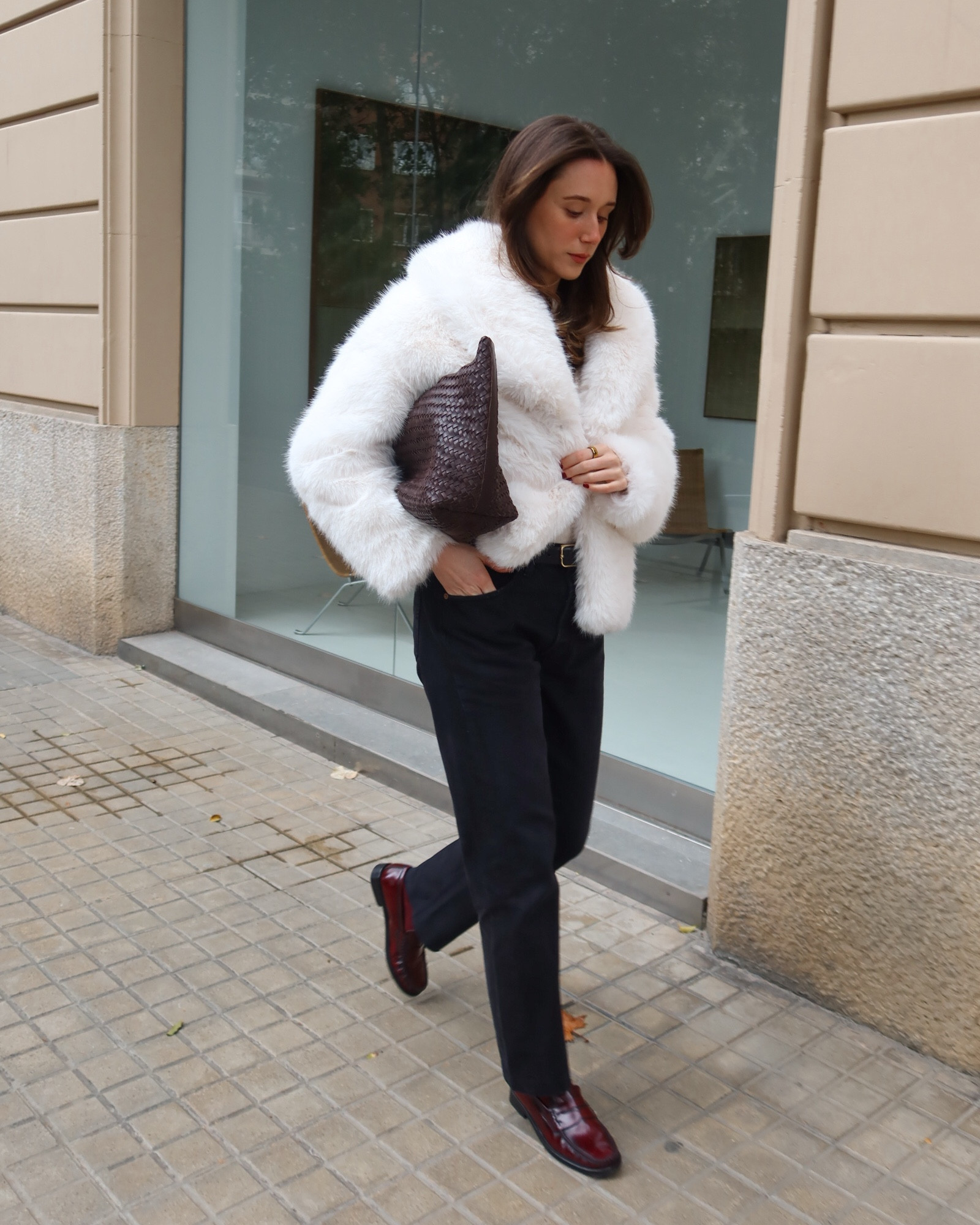 In love with this faux fur coat ⛄️❄️ #fauxfurcoat #outfitinspo #loafers