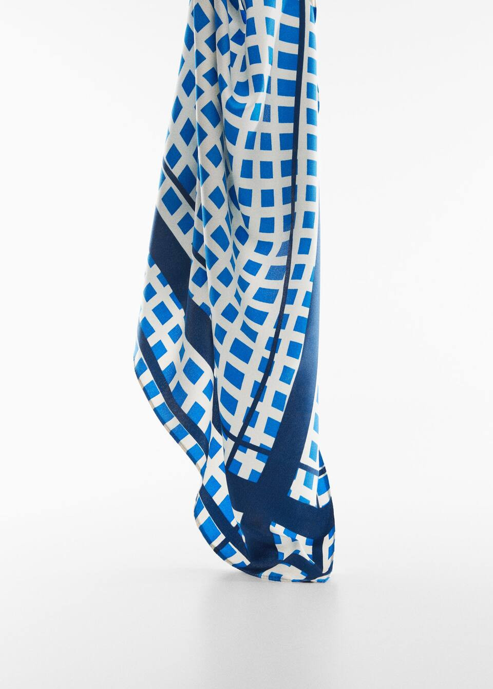 Scarves and foulards for Women 2023 | Mango USA | MANGO (US)