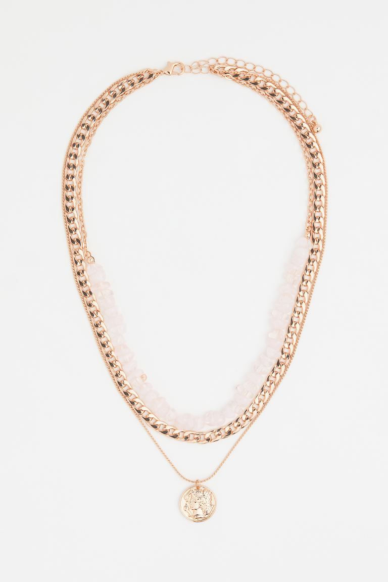 Necklace of metal chains in various designs, one with decorative plastic stones. The longest chai... | H&M (US + CA)
