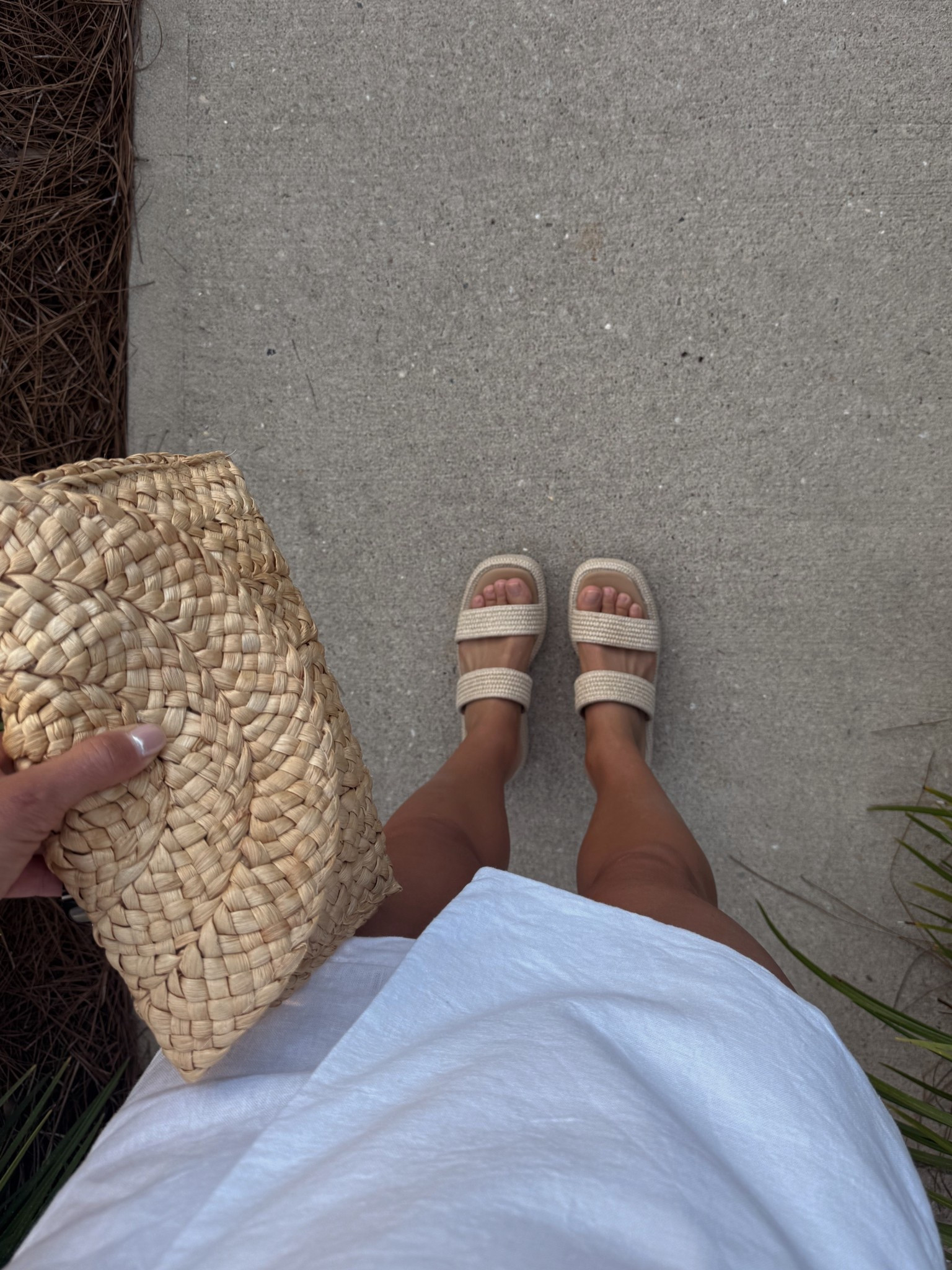 Matching straw clutch + shoes 

#amazon