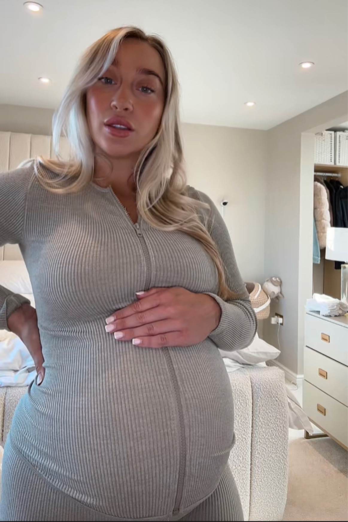 TikTok maternity  outfit 💘